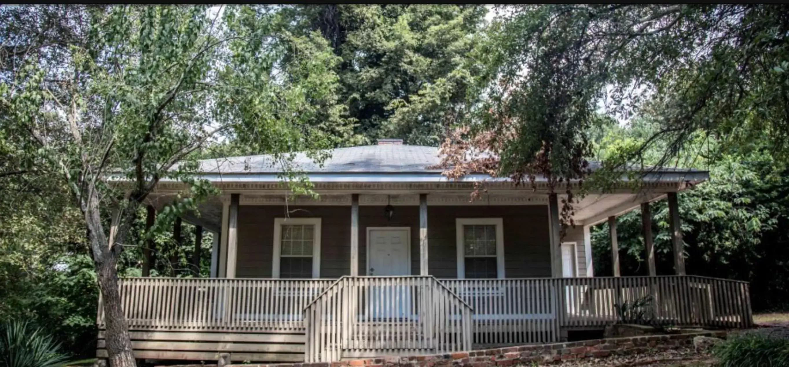 Property Building in Clark House Inn