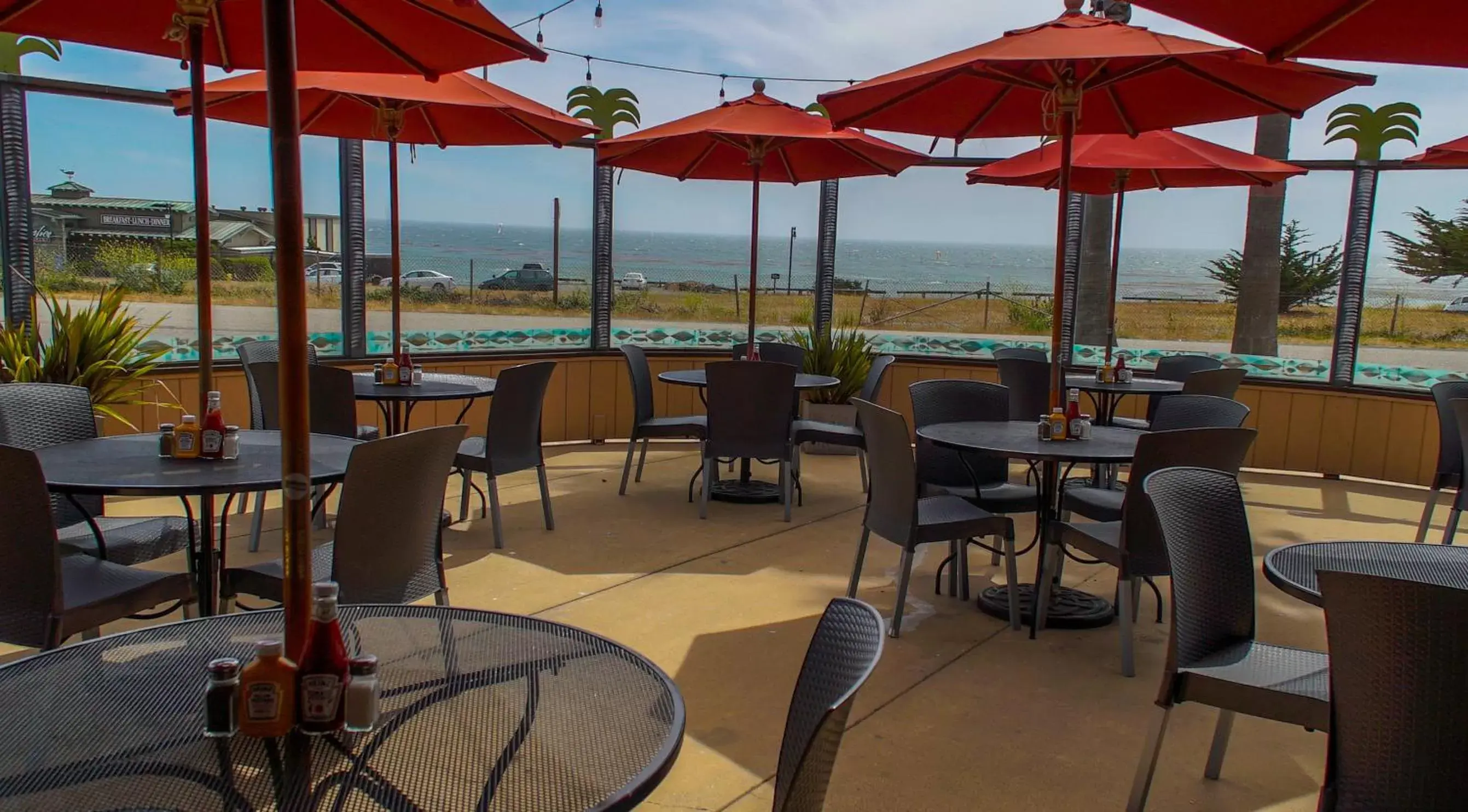 Restaurant/Places to Eat in San Simeon Lodge