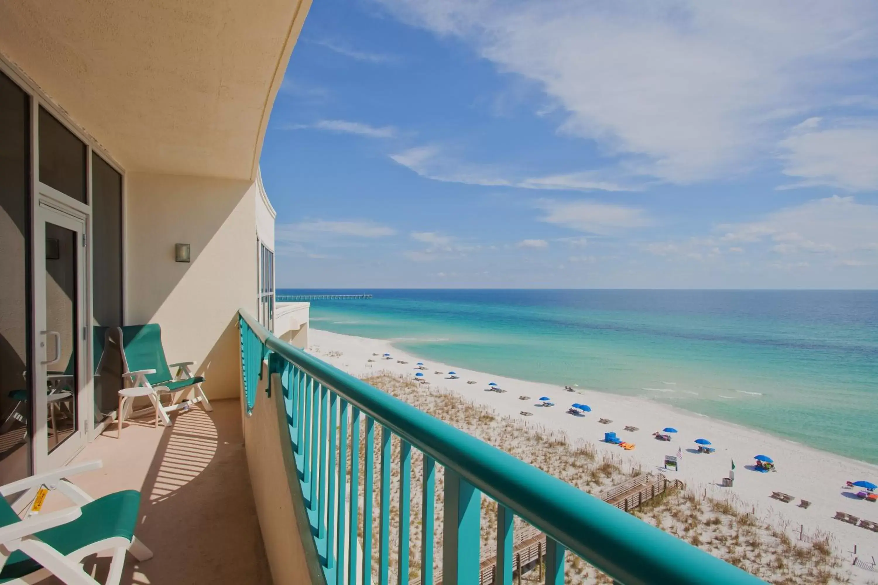 Photo of the whole room, Balcony/Terrace in Holiday Inn Express Pensacola Beach, an IHG Hotel