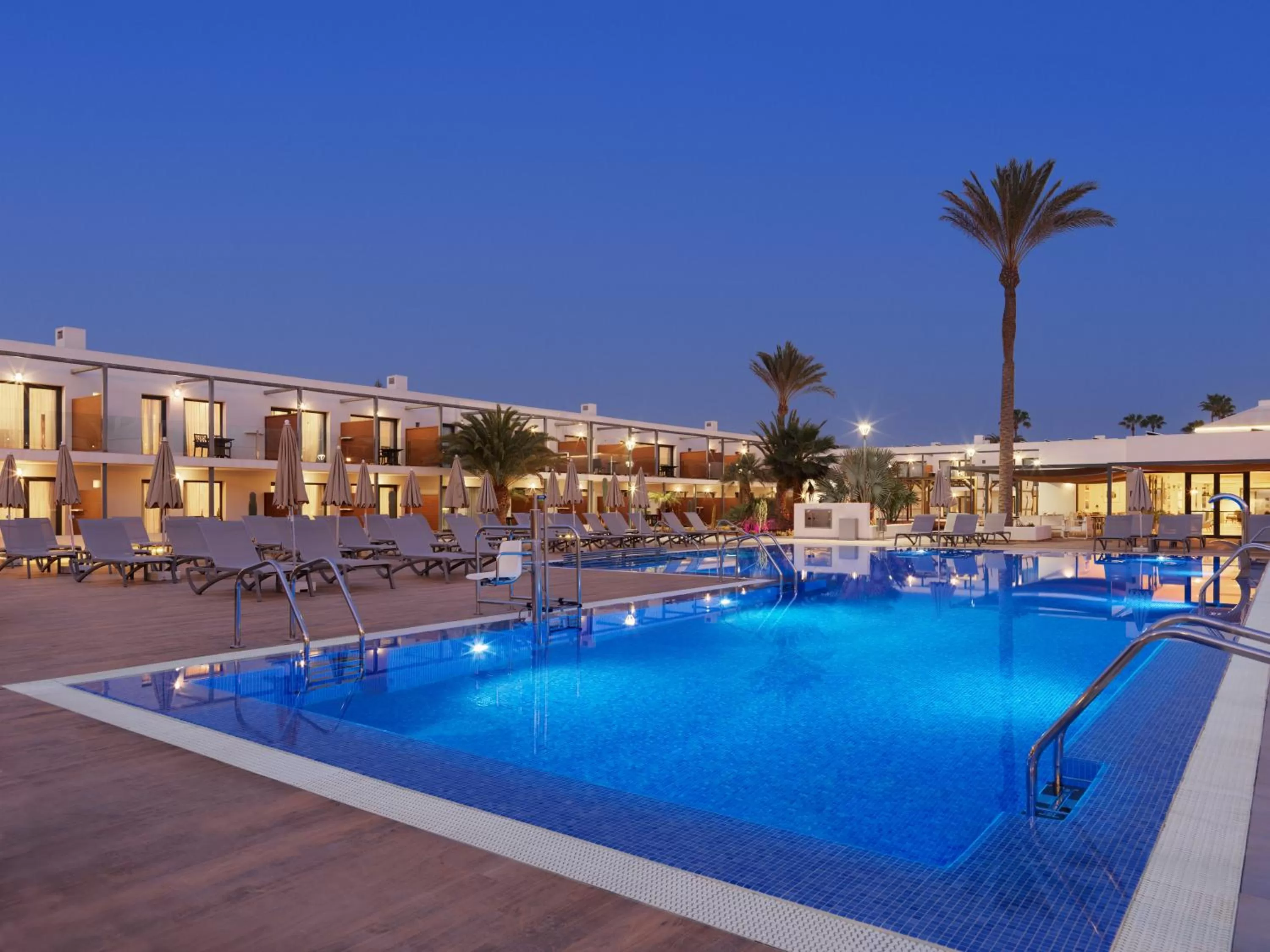 Swimming pool in H10 Ocean Dreams Hotel Boutique - Adults Only