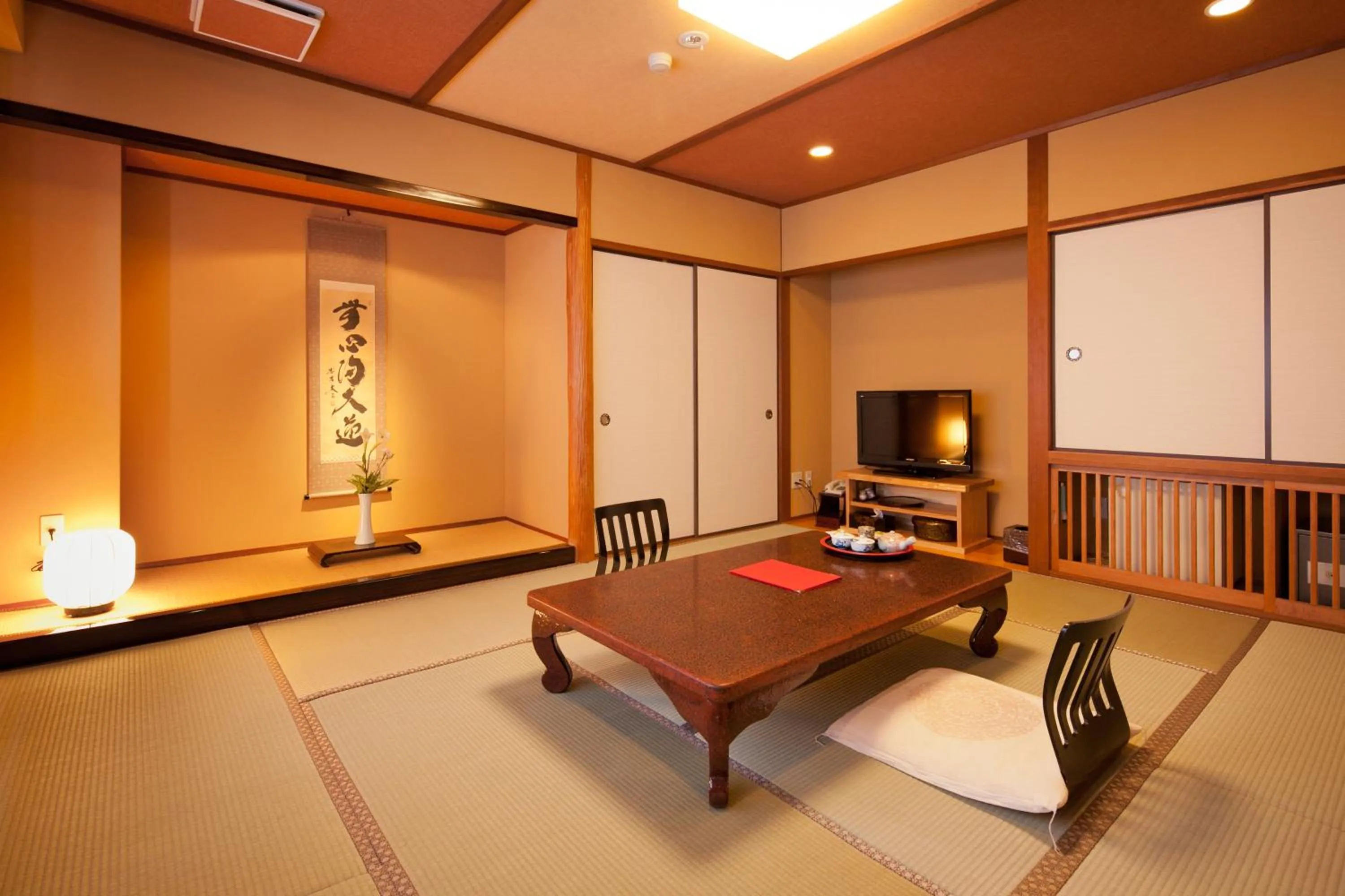 Photo of the whole room in Ryokan Oomuraya