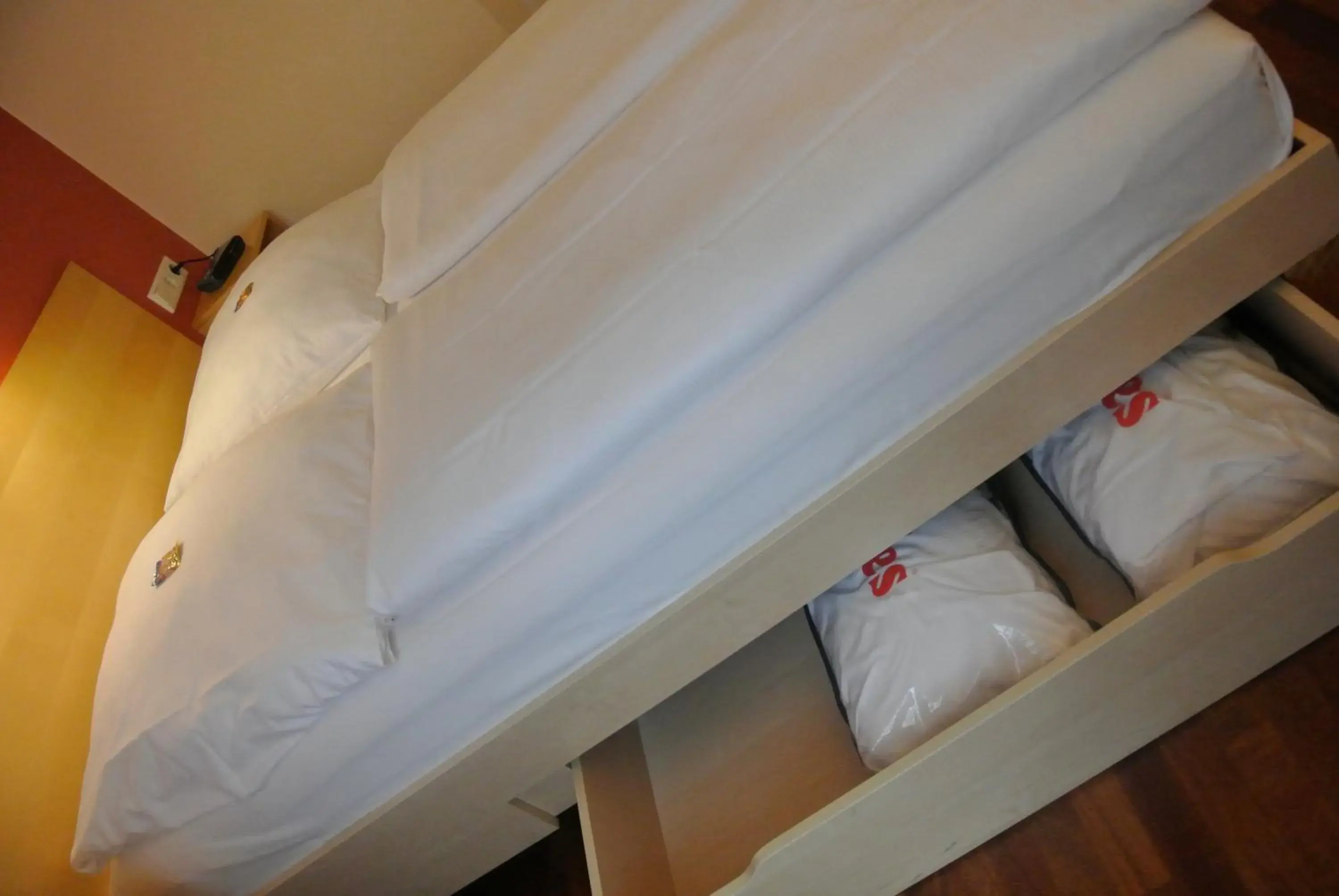 Bed in Town Hotel Wiesbaden - kleines Privathotel mit Self-Check-In in Bestlage