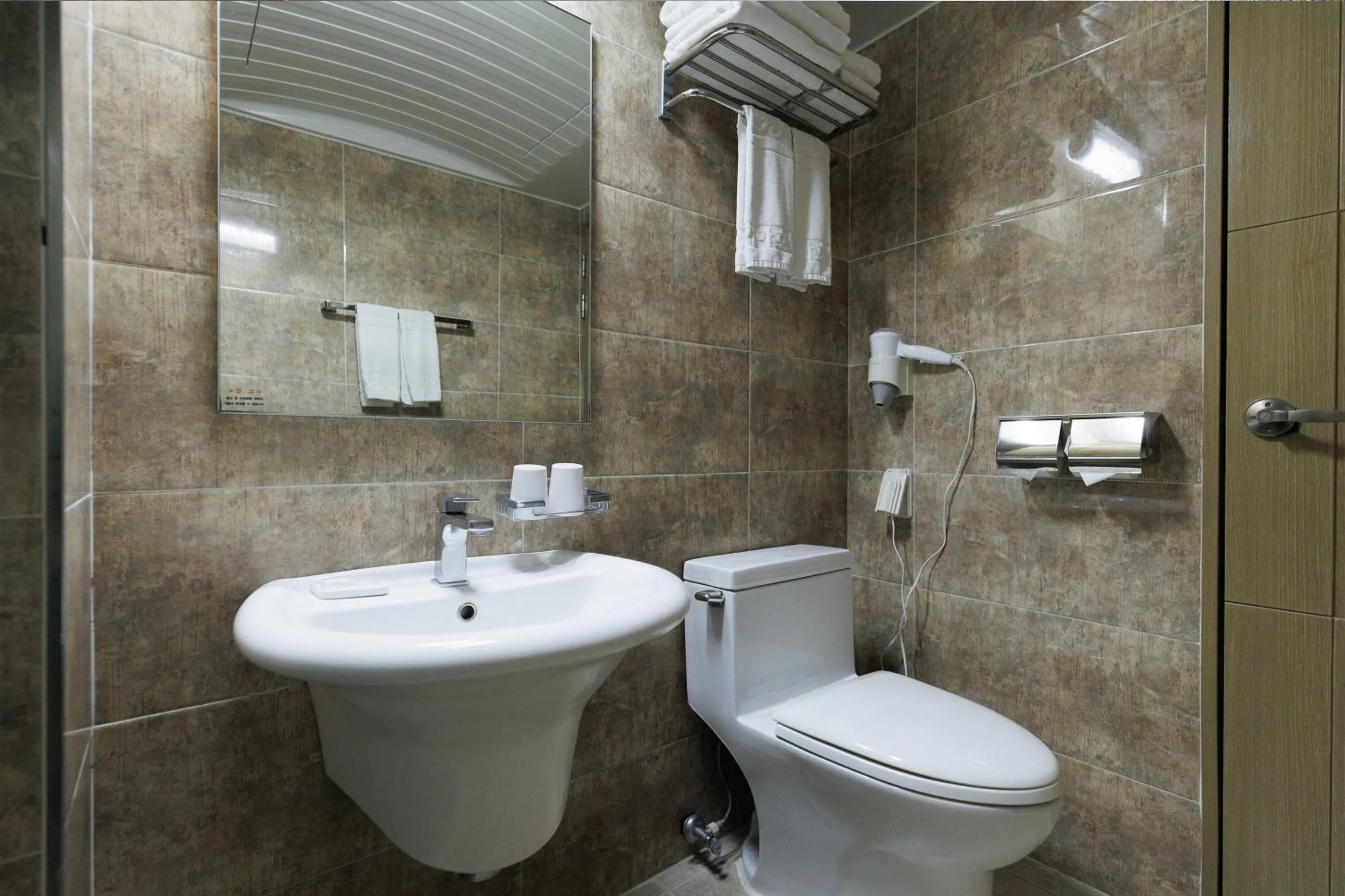 Bathroom in Benikea Hotel Jeju