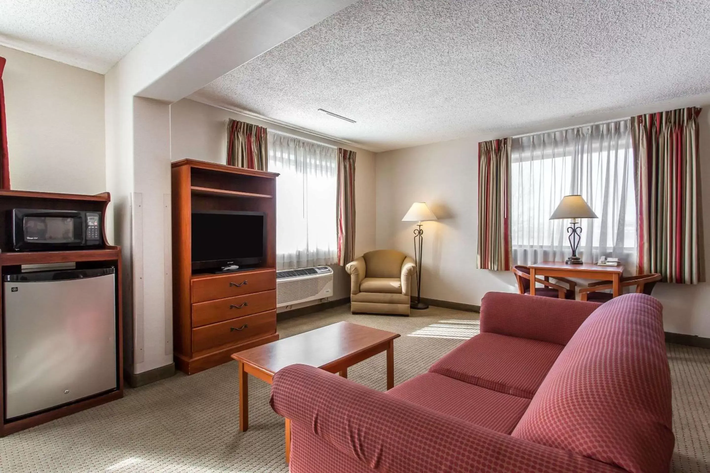 Photo of the whole room, Seating Area in Quality Inn Delta Gateway to Rocky Mountains