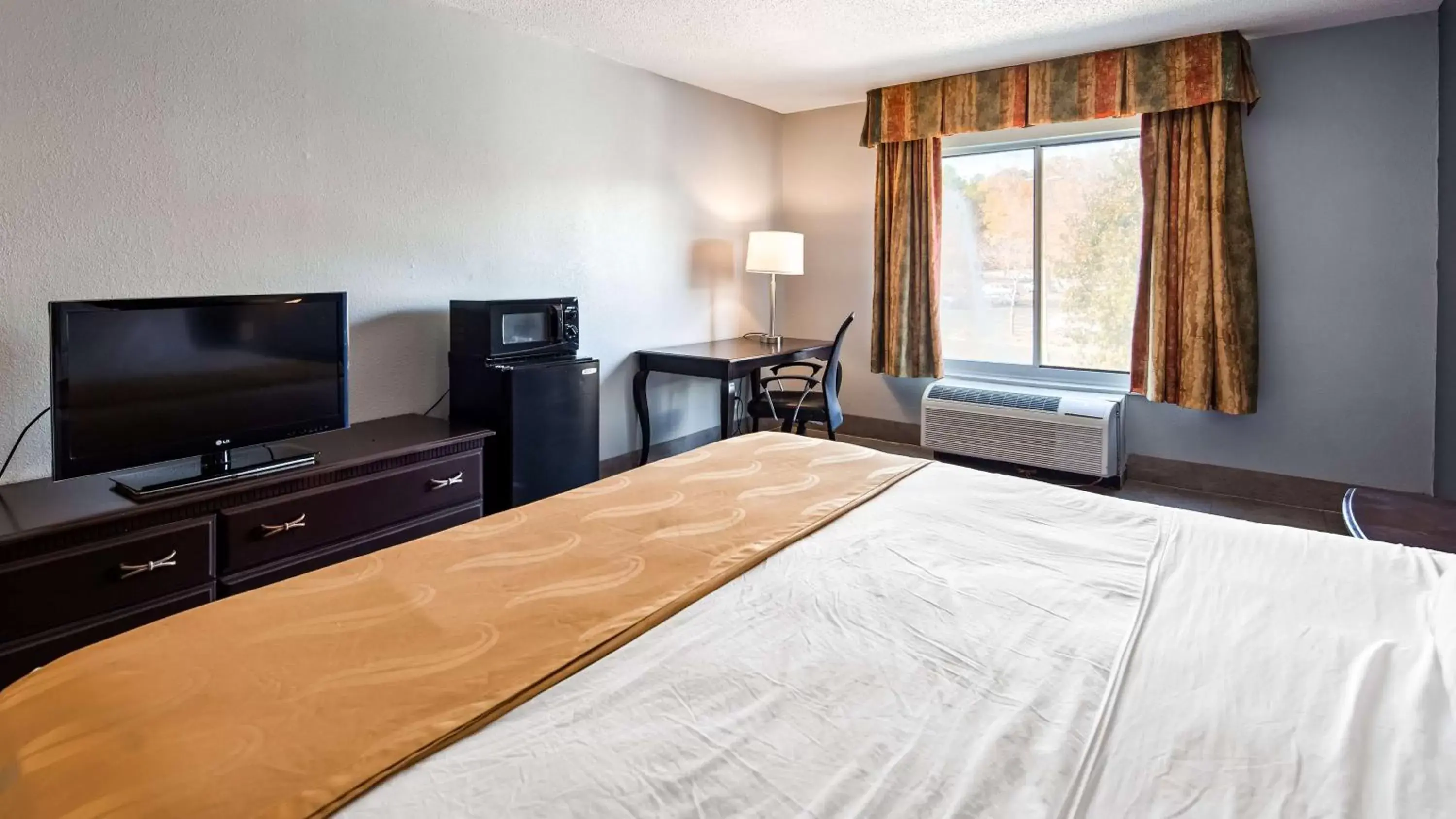 Bed in SureStay Plus Hotel by Best Western Durham Medical Center