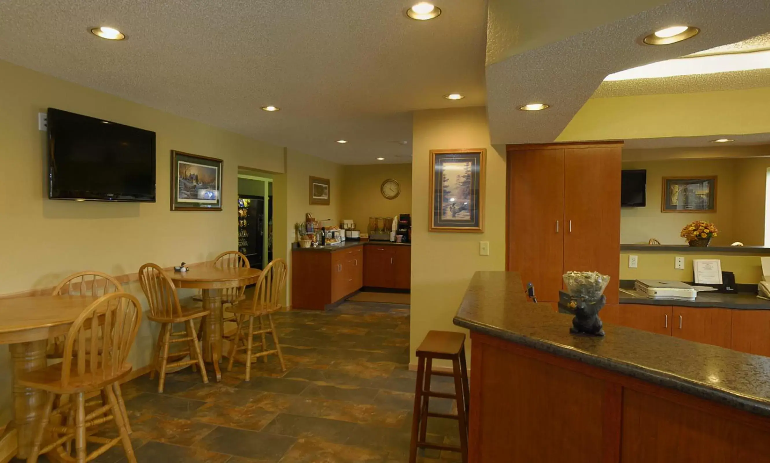 Lobby or reception, Restaurant/Places to Eat in America's Best Value Inn & Suites International Falls