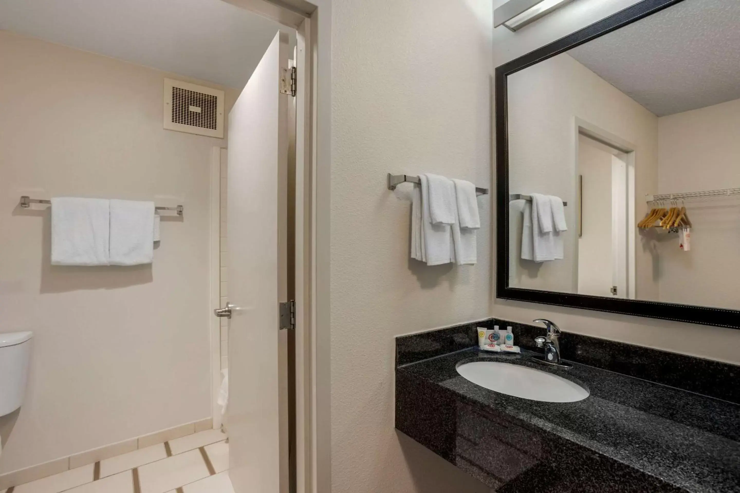 Bedroom, Bathroom in Comfort Inn & Suites Mt Laurel - Philadelphia