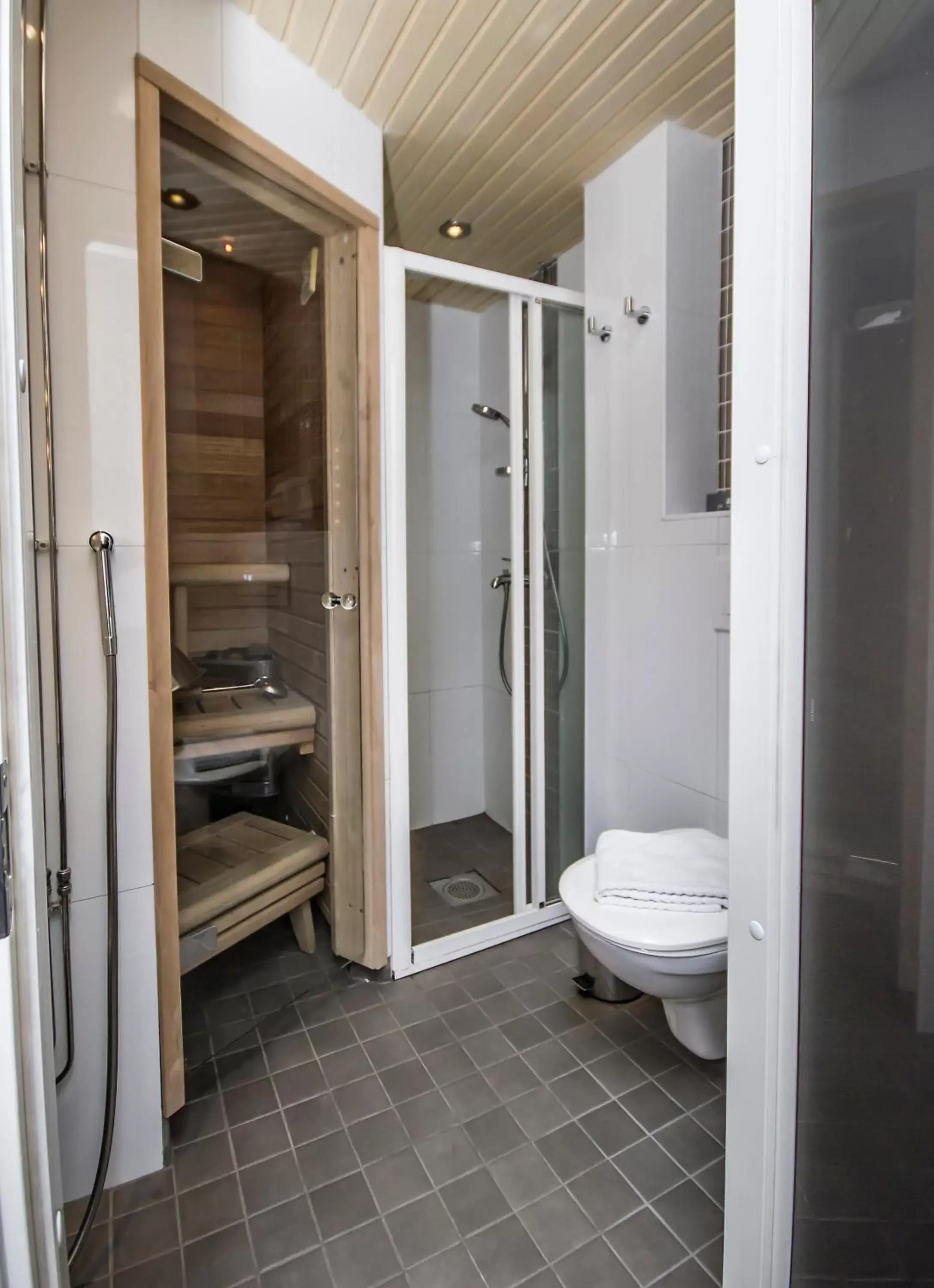 Shower, Bathroom in Best Western Hotel Apollo