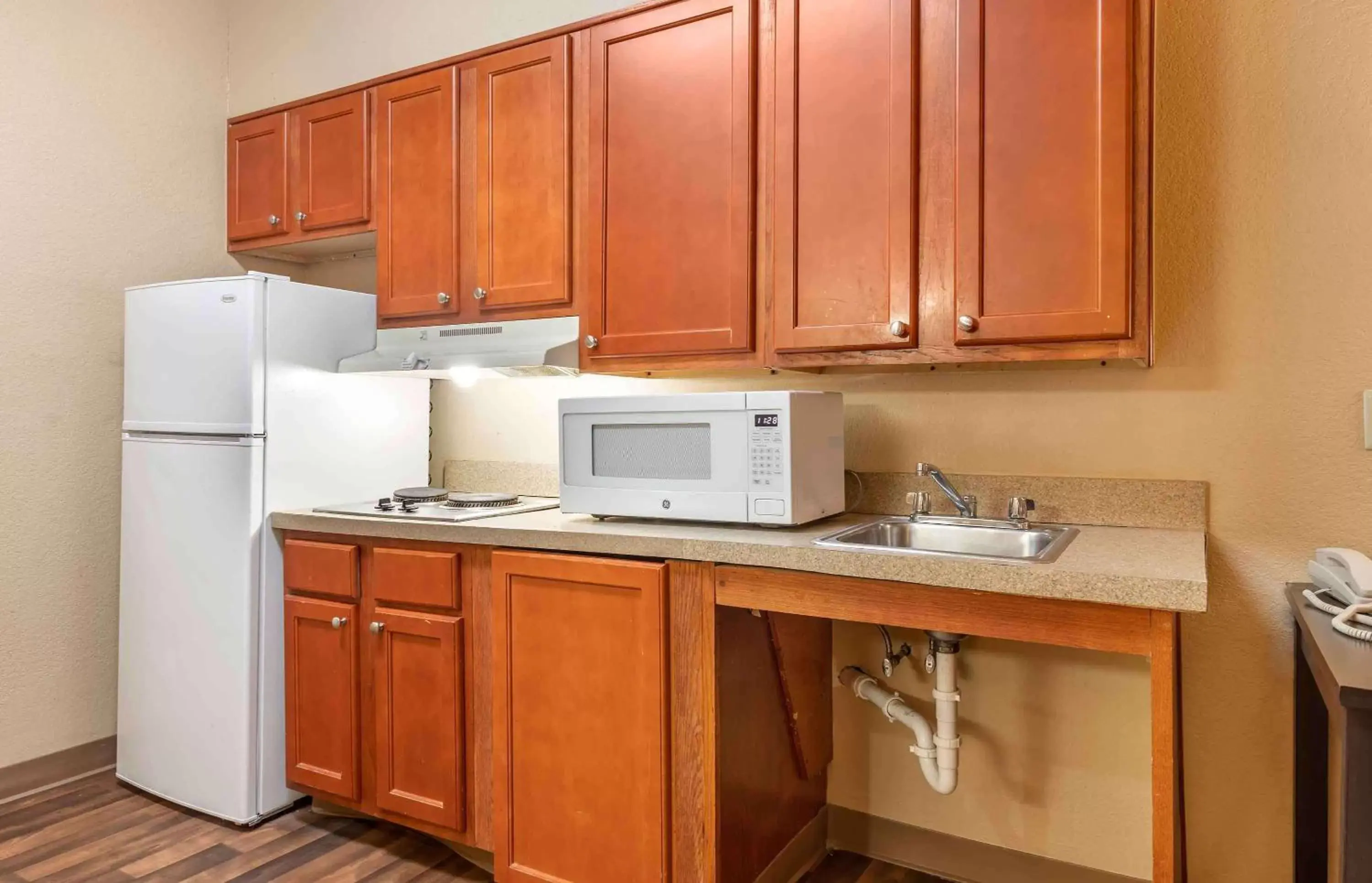 Bedroom, Kitchen/Kitchenette in Extended Stay America Suites - Dallas - Frankford Road