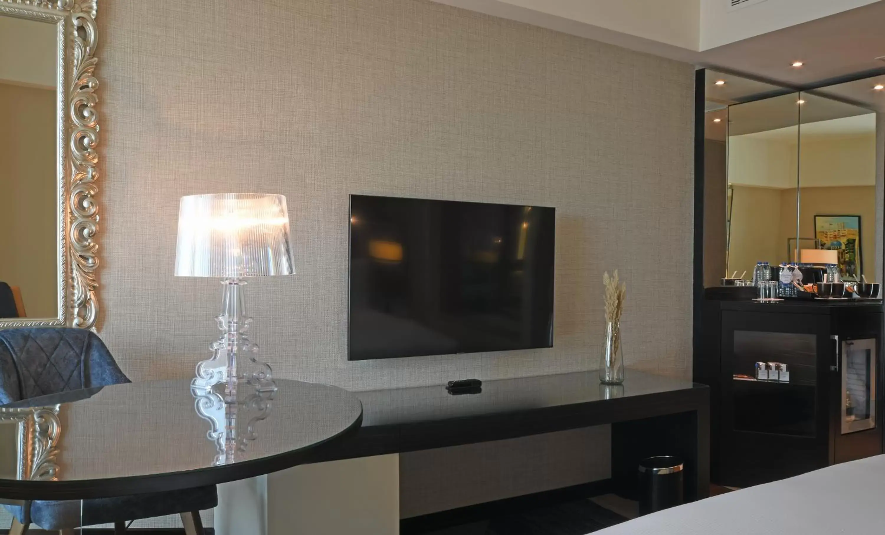 TV and multimedia, TV/Entertainment Center in Hilton Amman