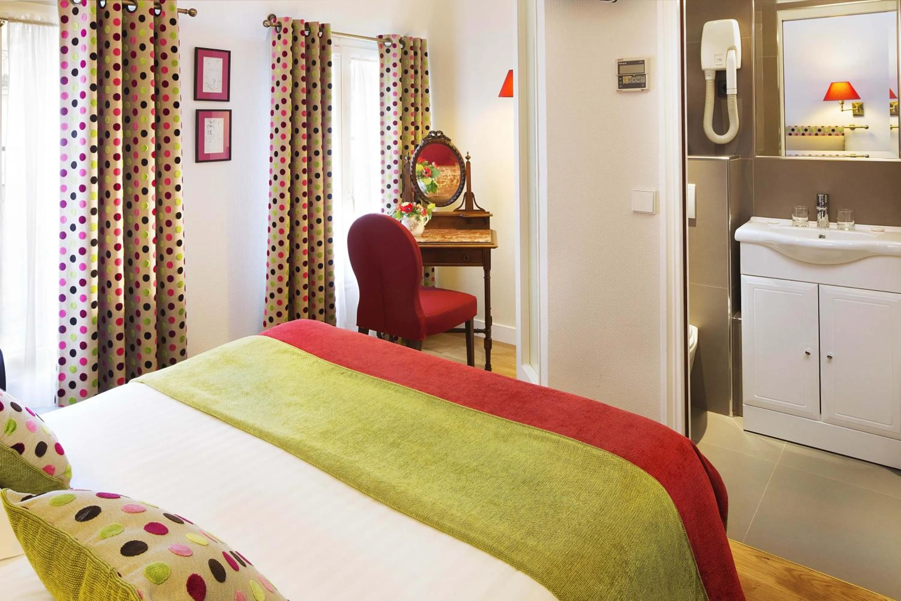 Bed in New Orient Hotel