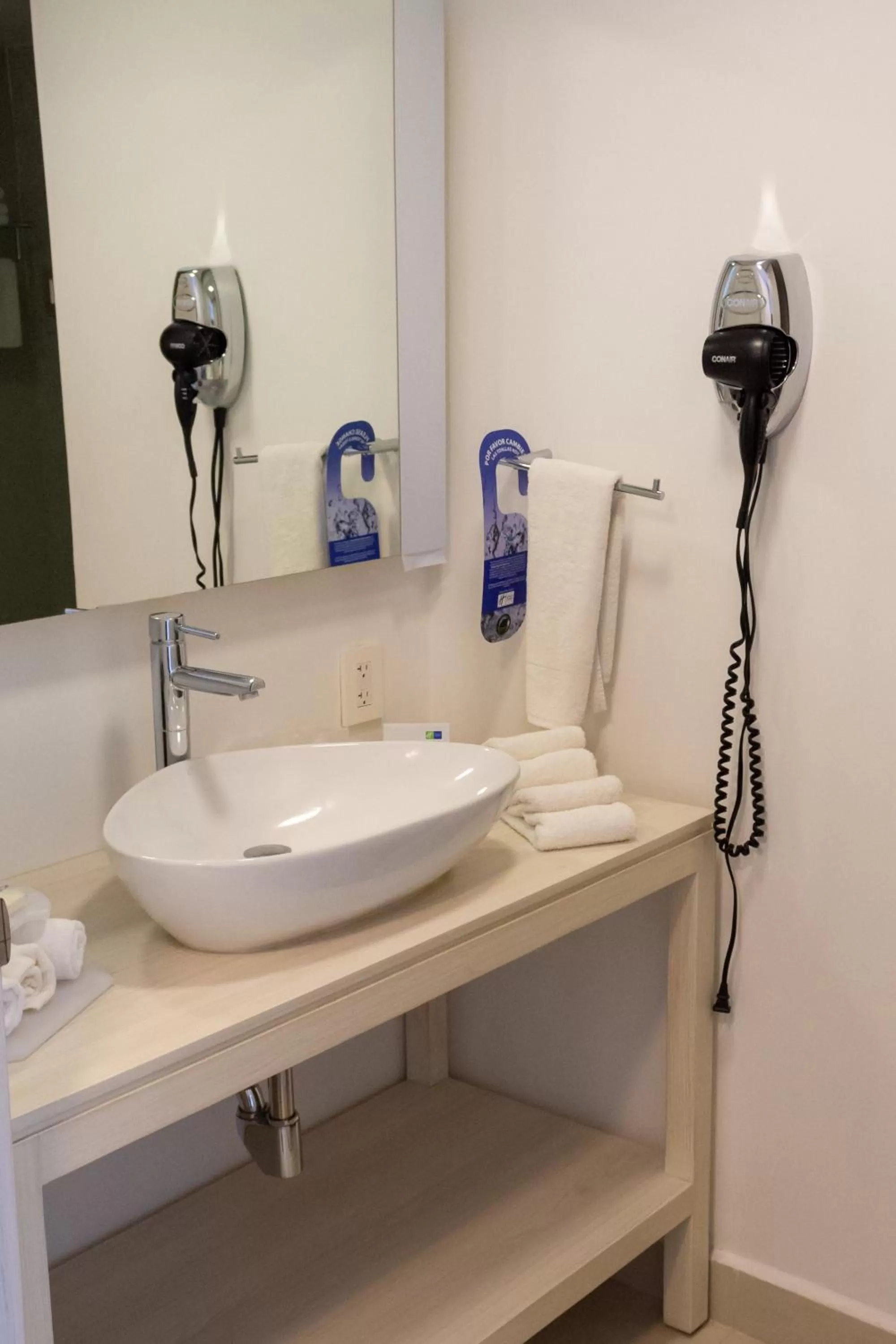 Bathroom in Holiday Inn Express Pachuca by IHG