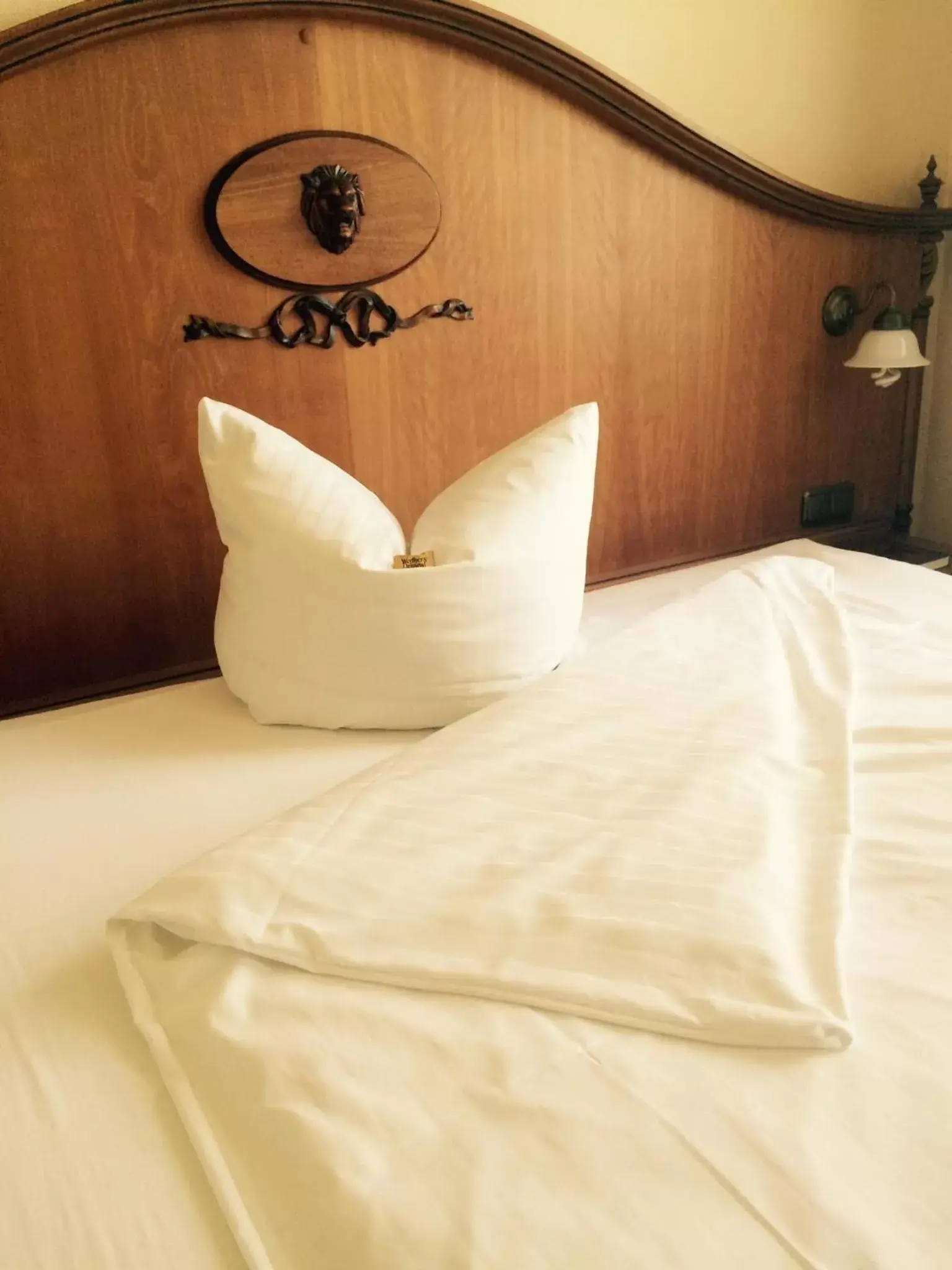 Bed in Hotel Goldner Loewe