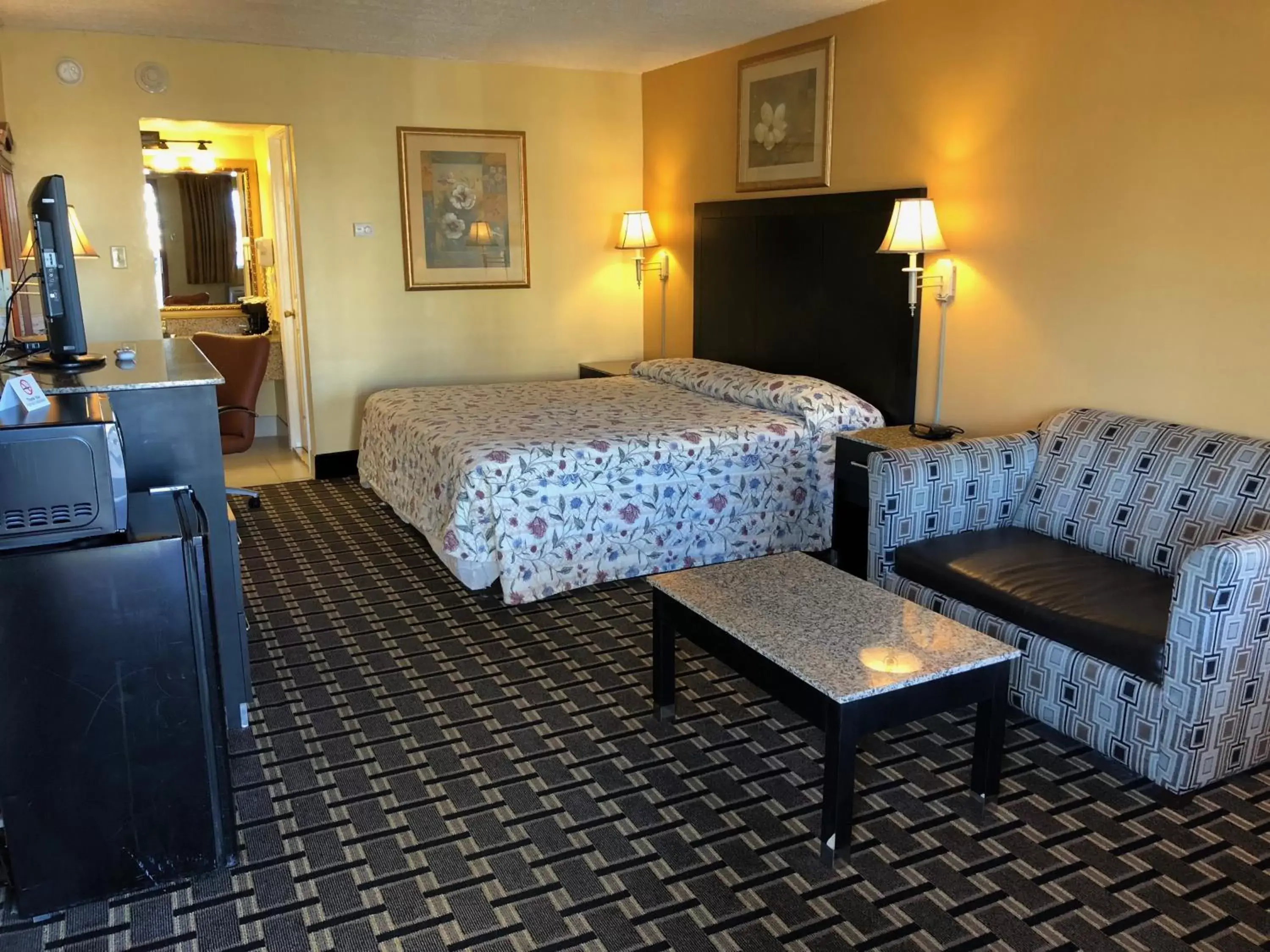 Photo of the whole room in Knights Inn Mount Laurel Photo of the whole room in Knights Inn Mount Laurel