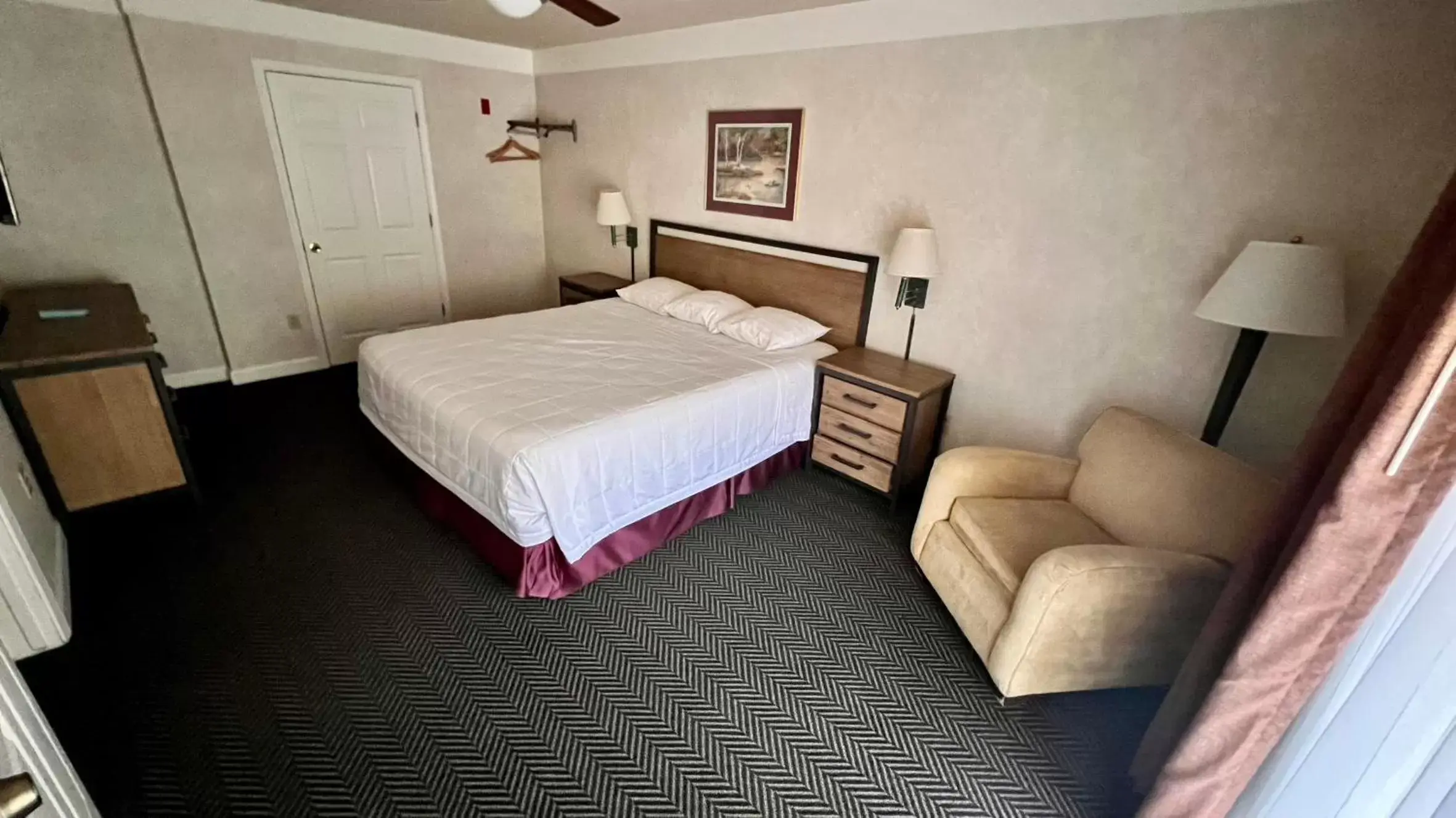 Bed in Yosemite View Lodge Bed in Yosemite View Lodge