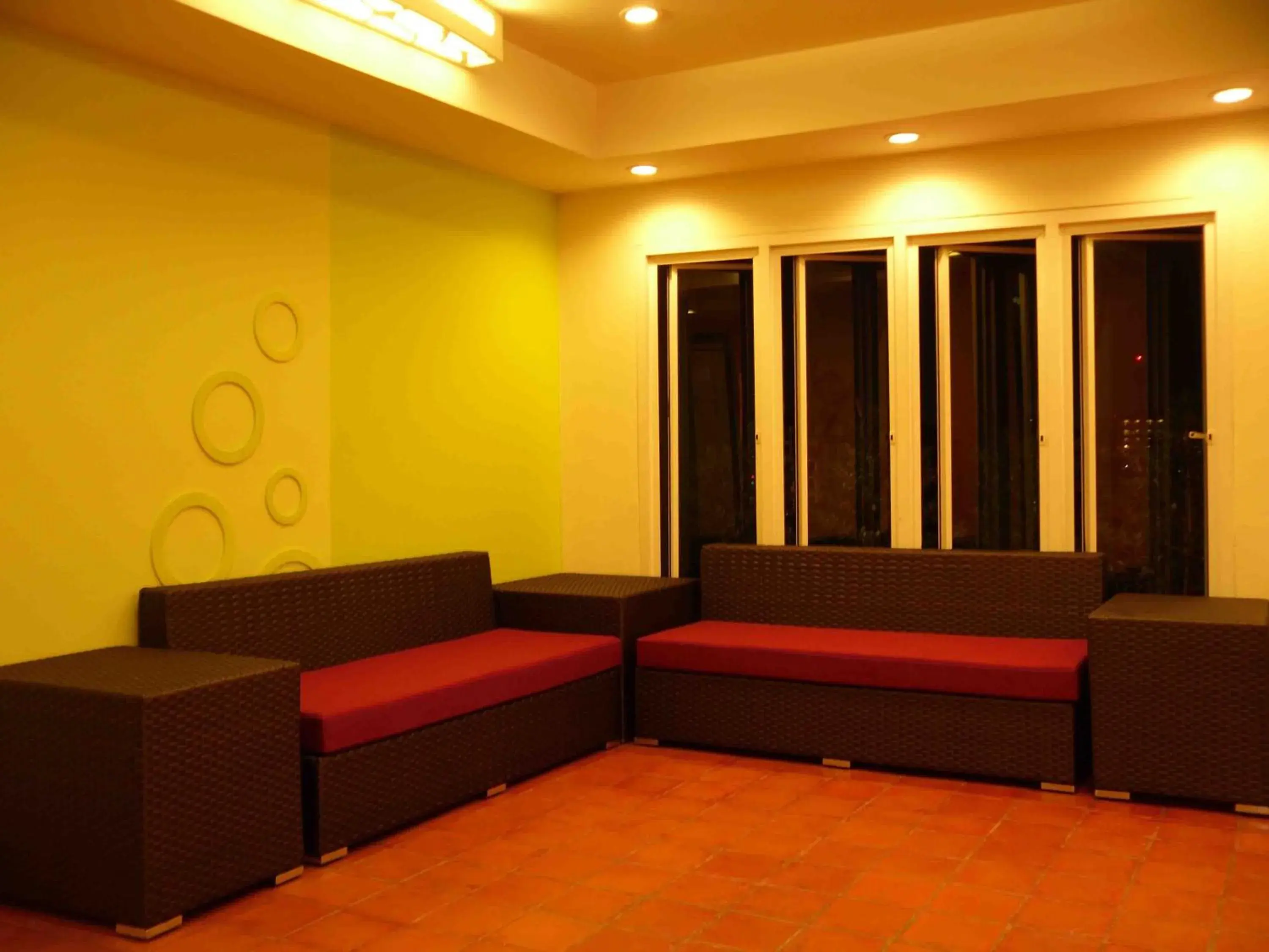 Lobby or reception, Seating Area in Lantana Pattaya Hotel (SHA Extra Plus)