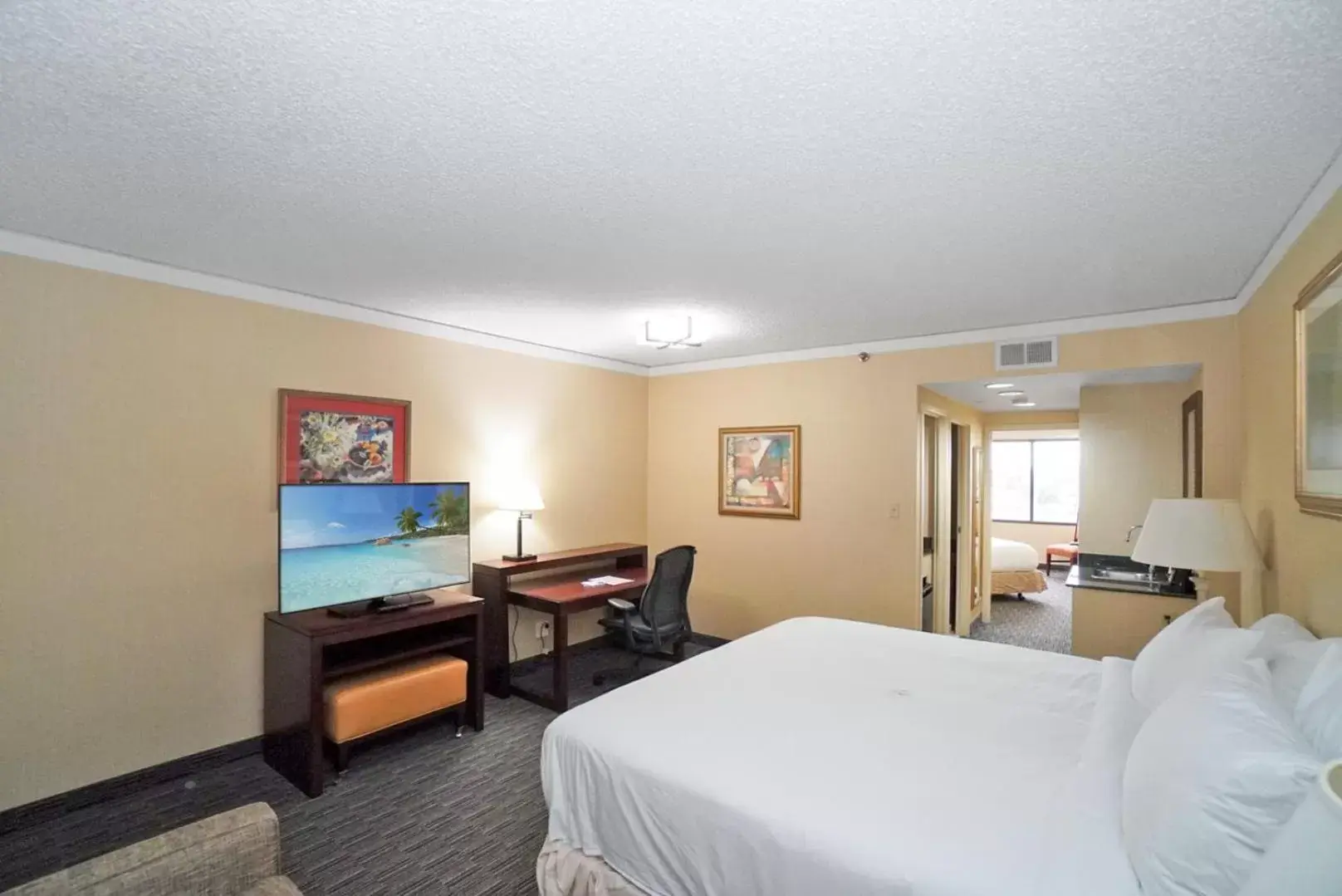 Bed, TV/Entertainment Center in Harmony Suites Secaucus Meadowlands