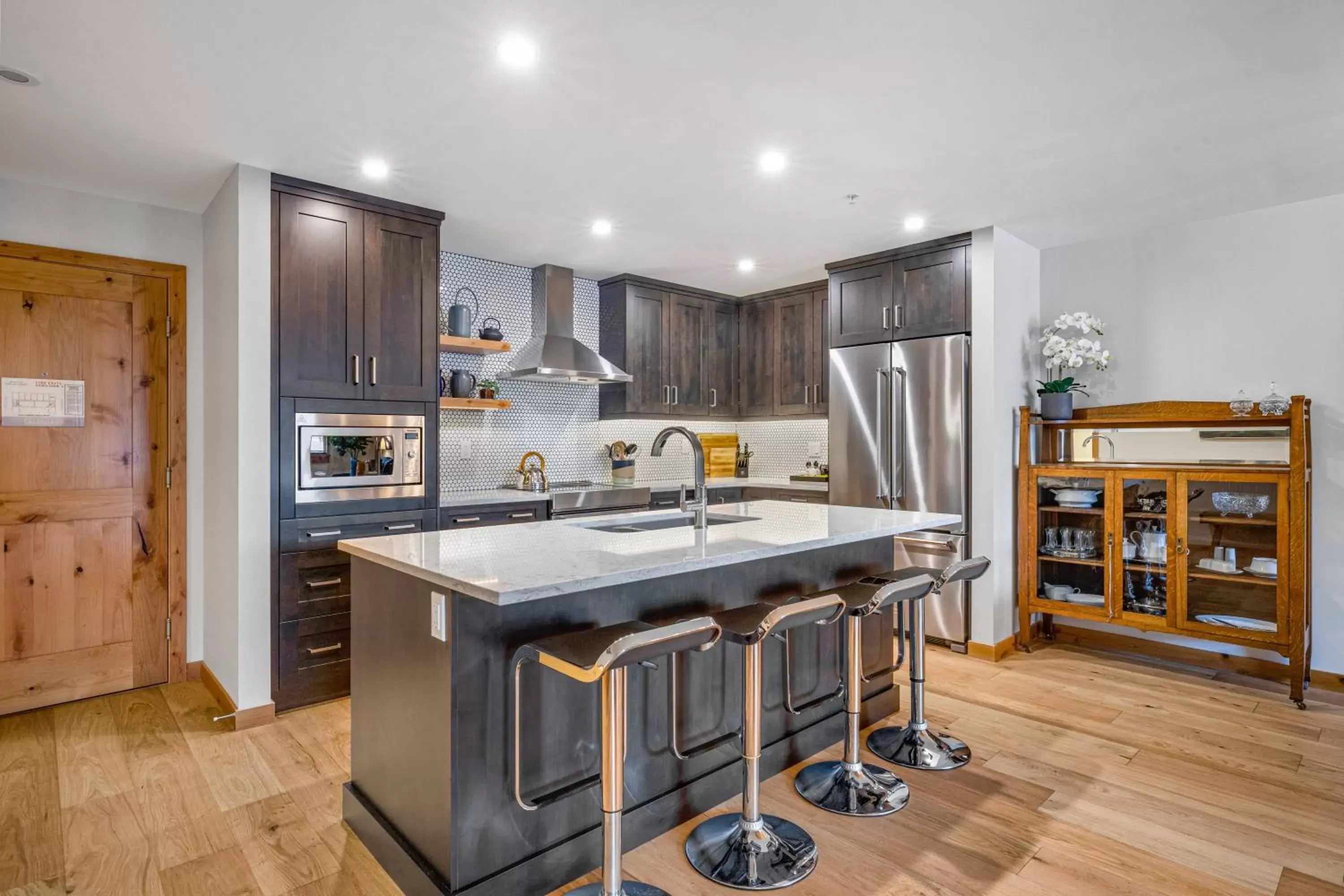 Kitchen or kitchenette, Kitchen/Kitchenette in Tamarack Lodge by Spring Creek Vacations