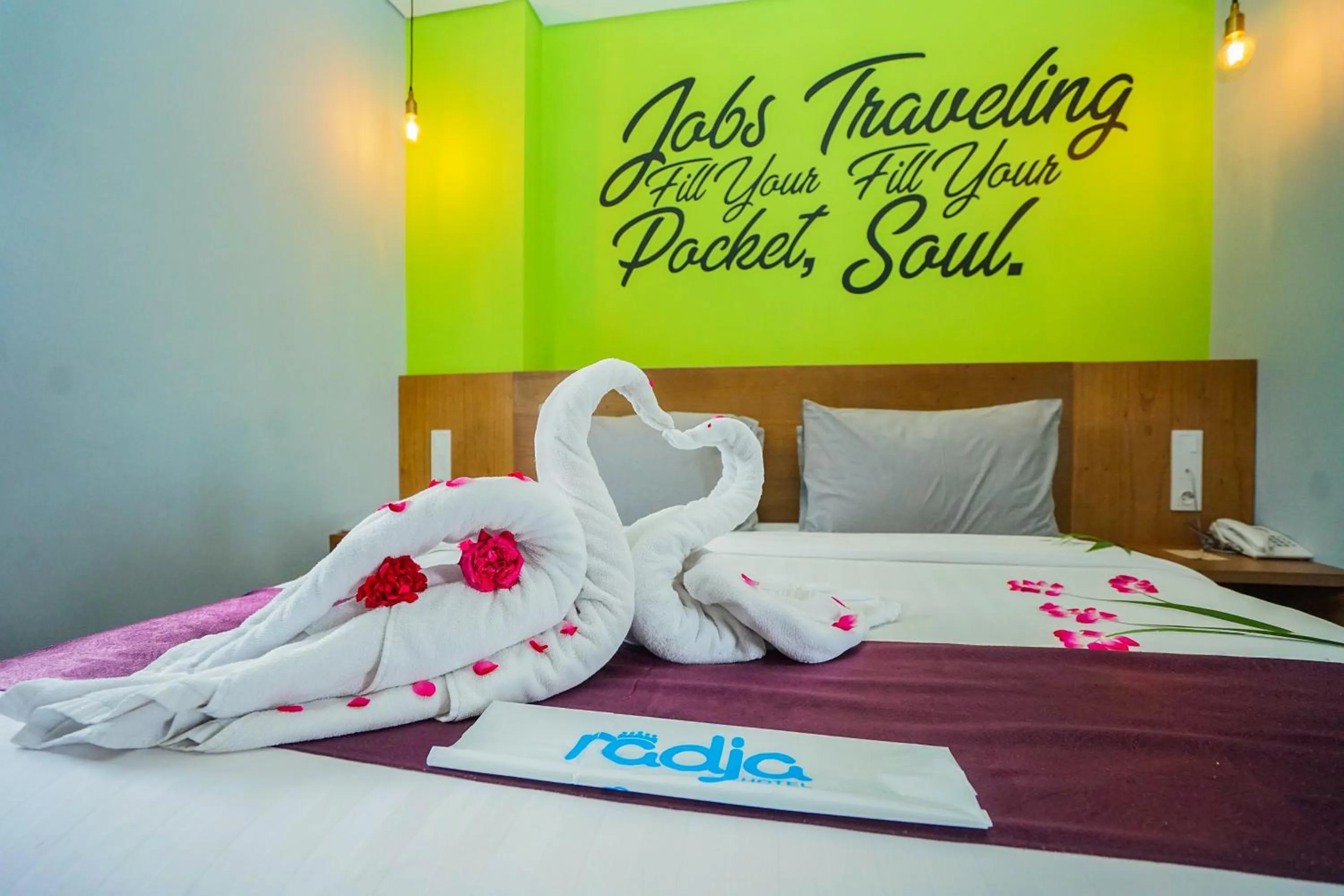 Bed in Radja Art and Boutique Hotel Simpang Lima