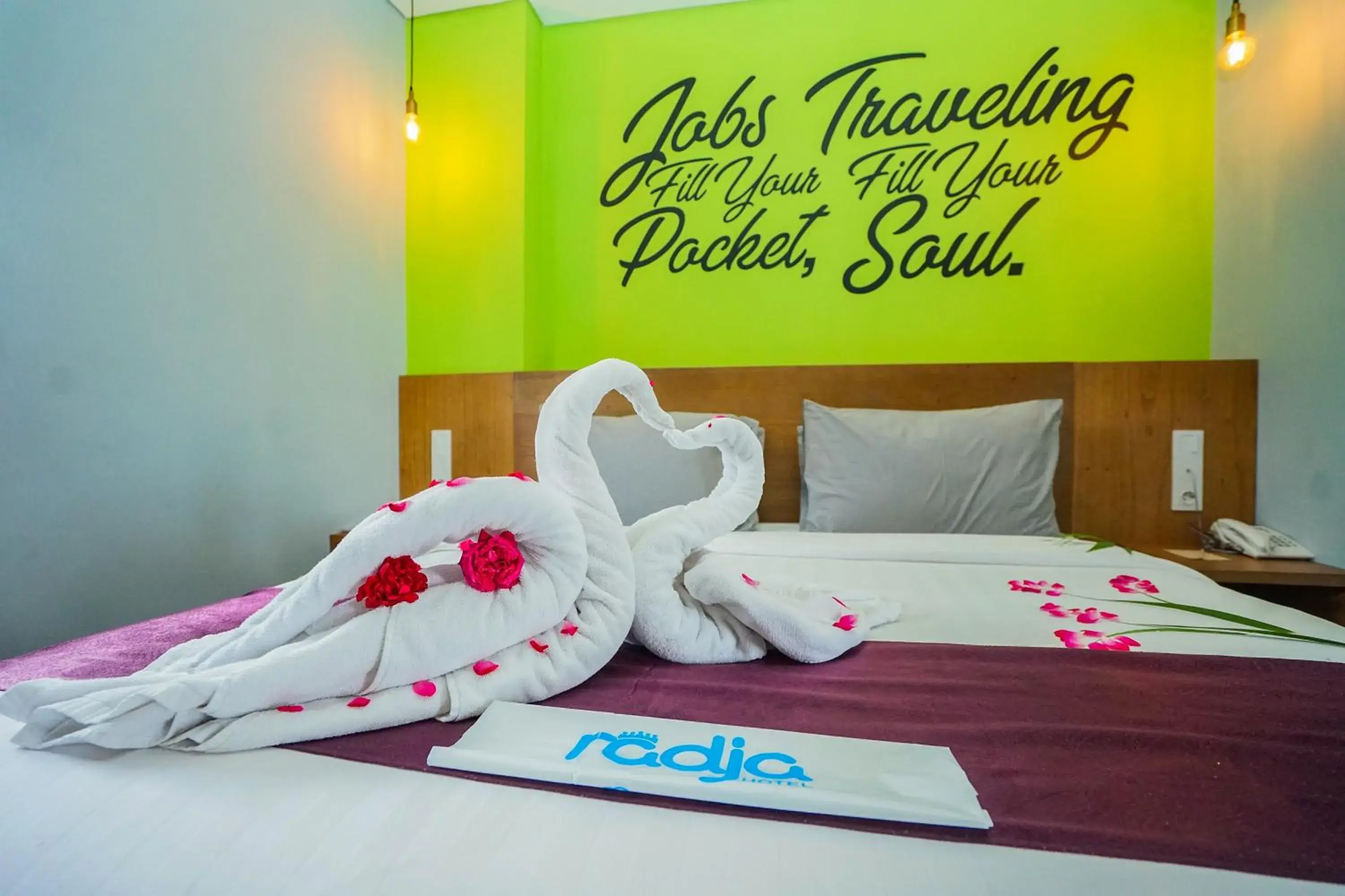Bed in Radja Art and Boutique Hotel Simpang Lima