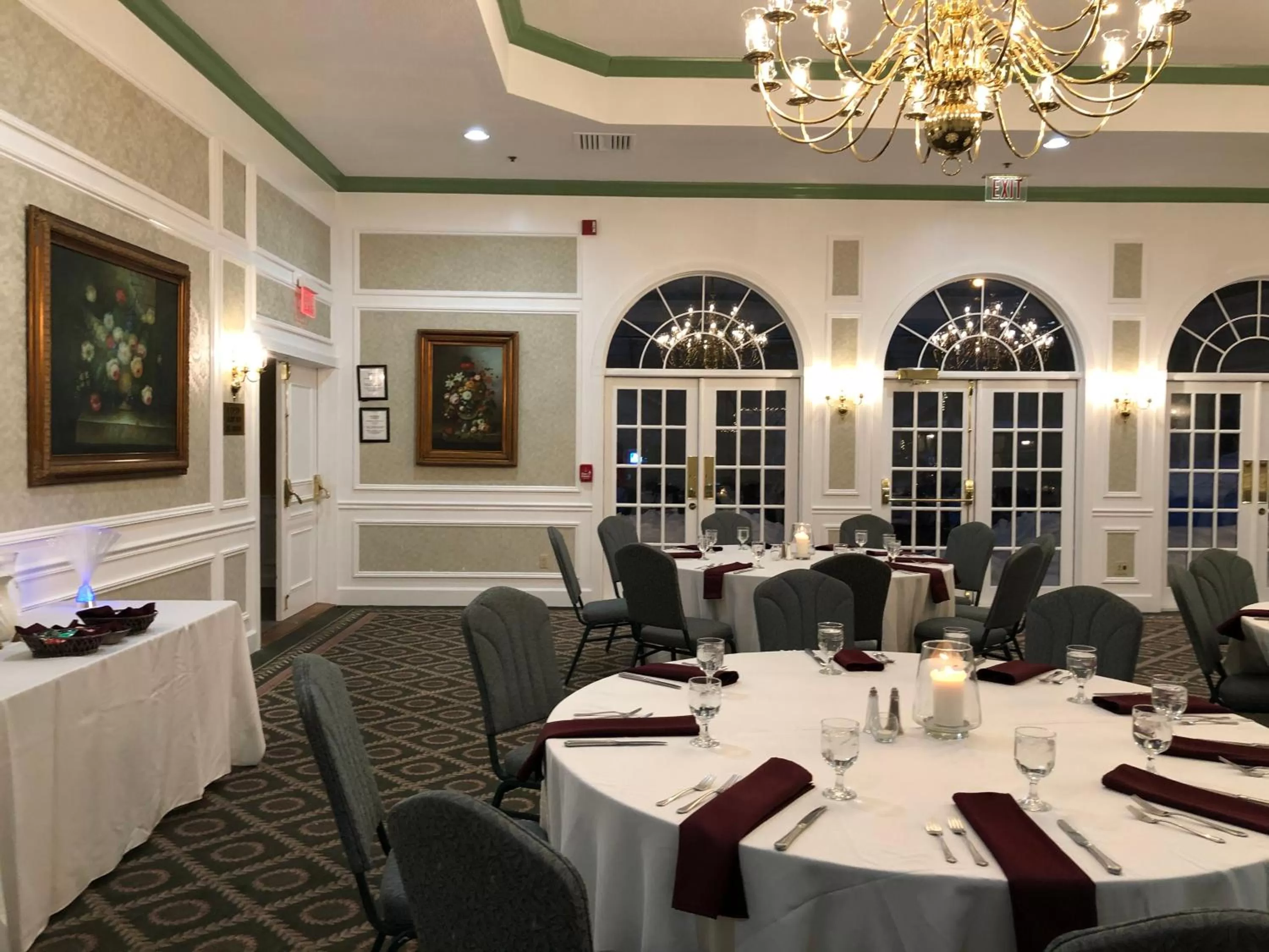 Restaurant/Places to Eat in Phoenix Inn Resort