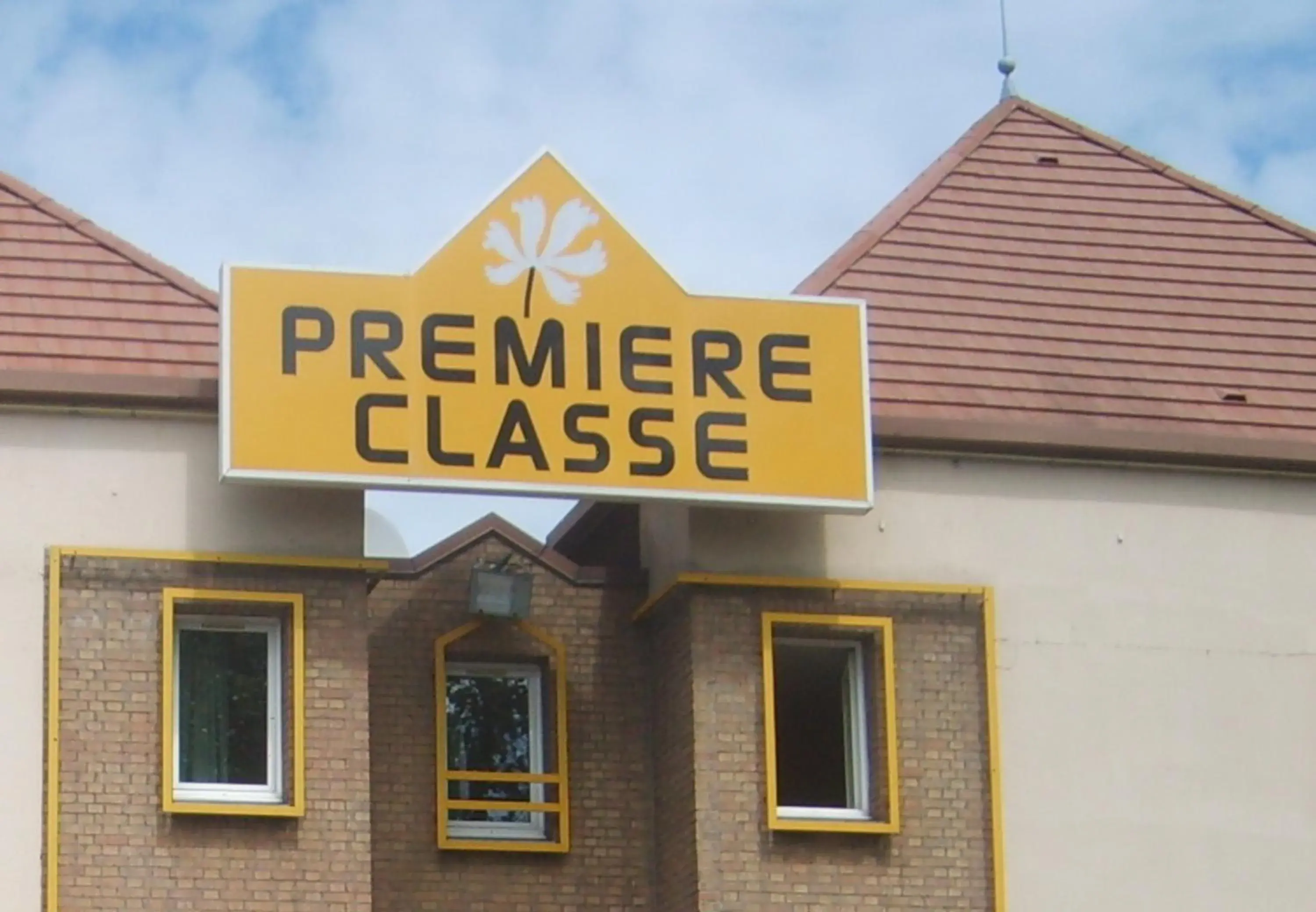 Facade/entrance in Premiere Classe Dunkerque Sud - Loon Plage