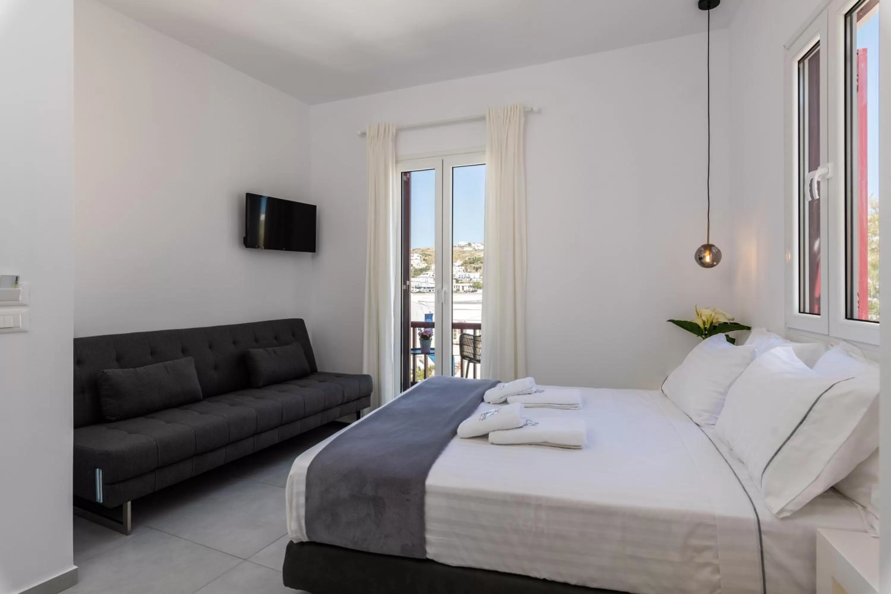 Bed in Sunset Paraportiani Rooms