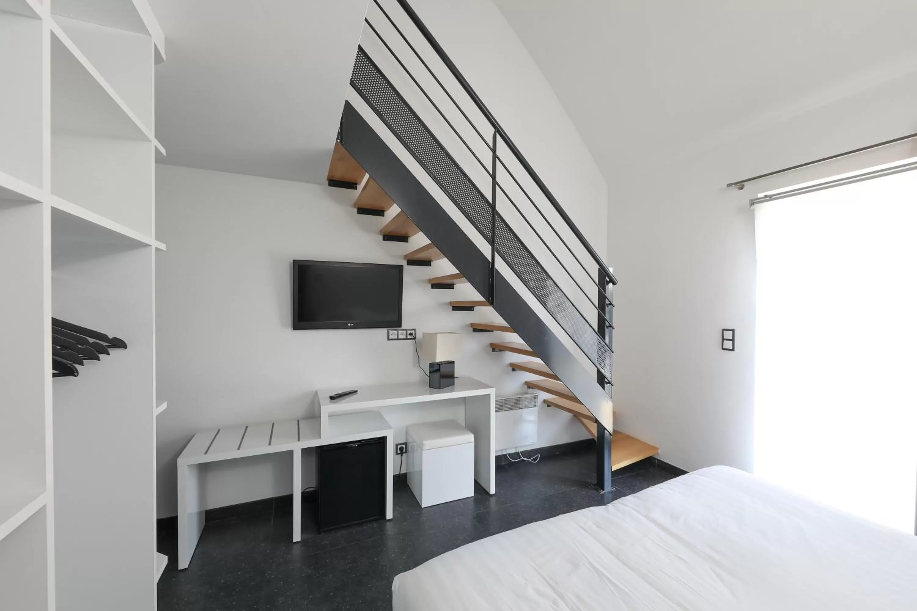 Bedroom, TV/Entertainment Center in Hotel Eden Ardenne