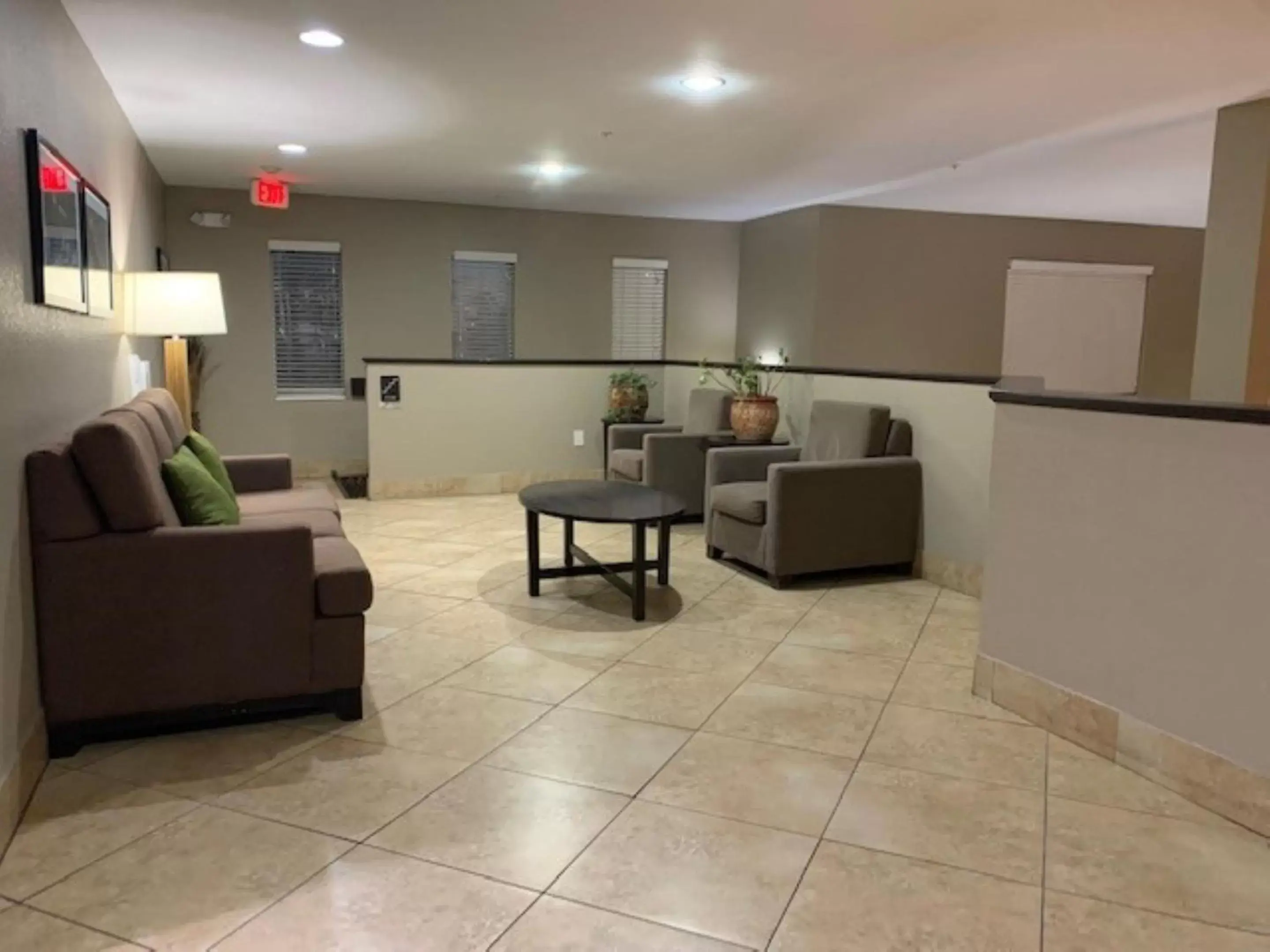 Seating area, Lobby/Reception in Surestay Plus Hotel by Best Western Superstition Springs