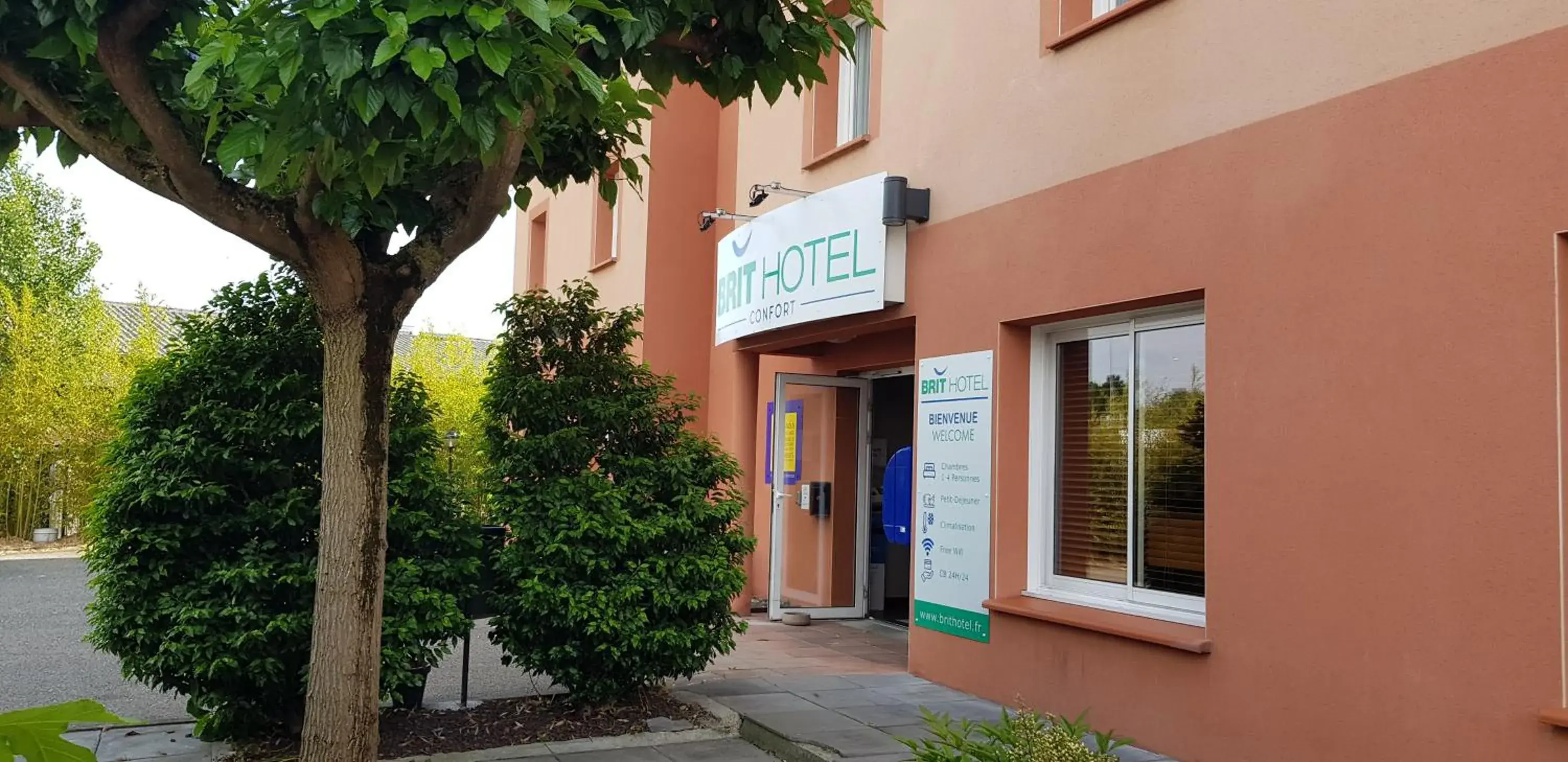 Property building in Brit Hotel Confort Montauban