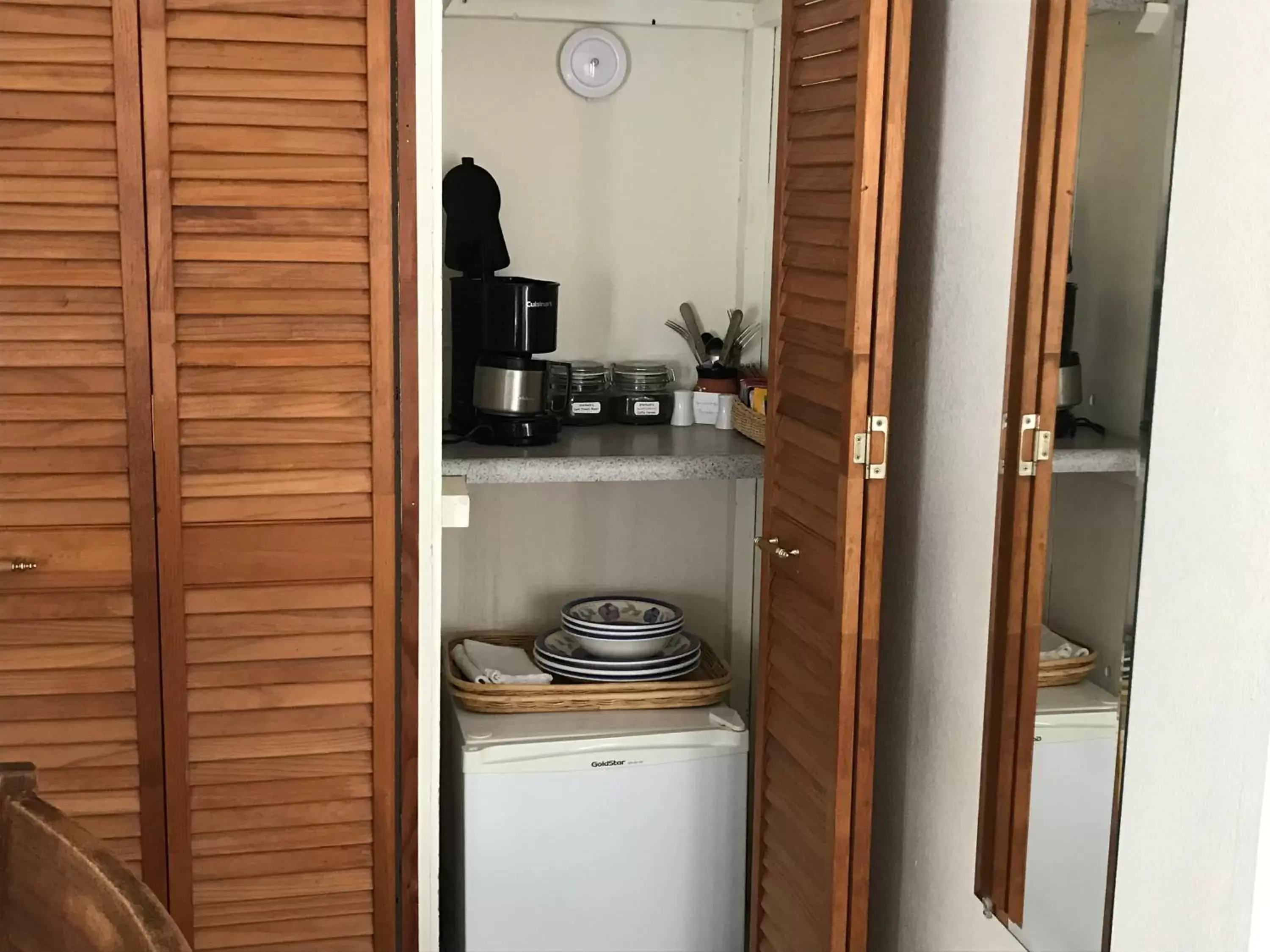 Triple Room with Shower in Backyard Garden Oasis Triple Room with Shower in Backyard Garden Oasis