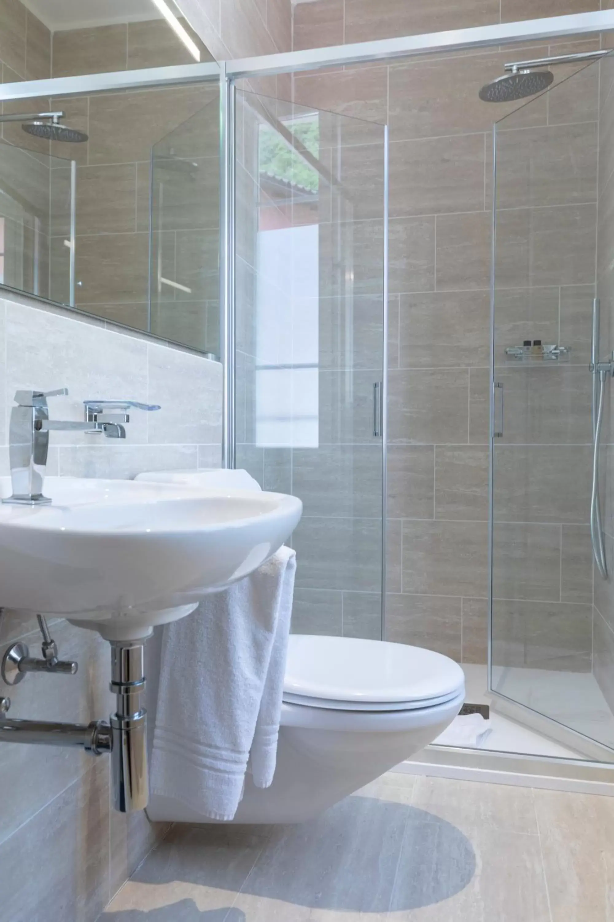 Shower, Bathroom in Lac Hotel