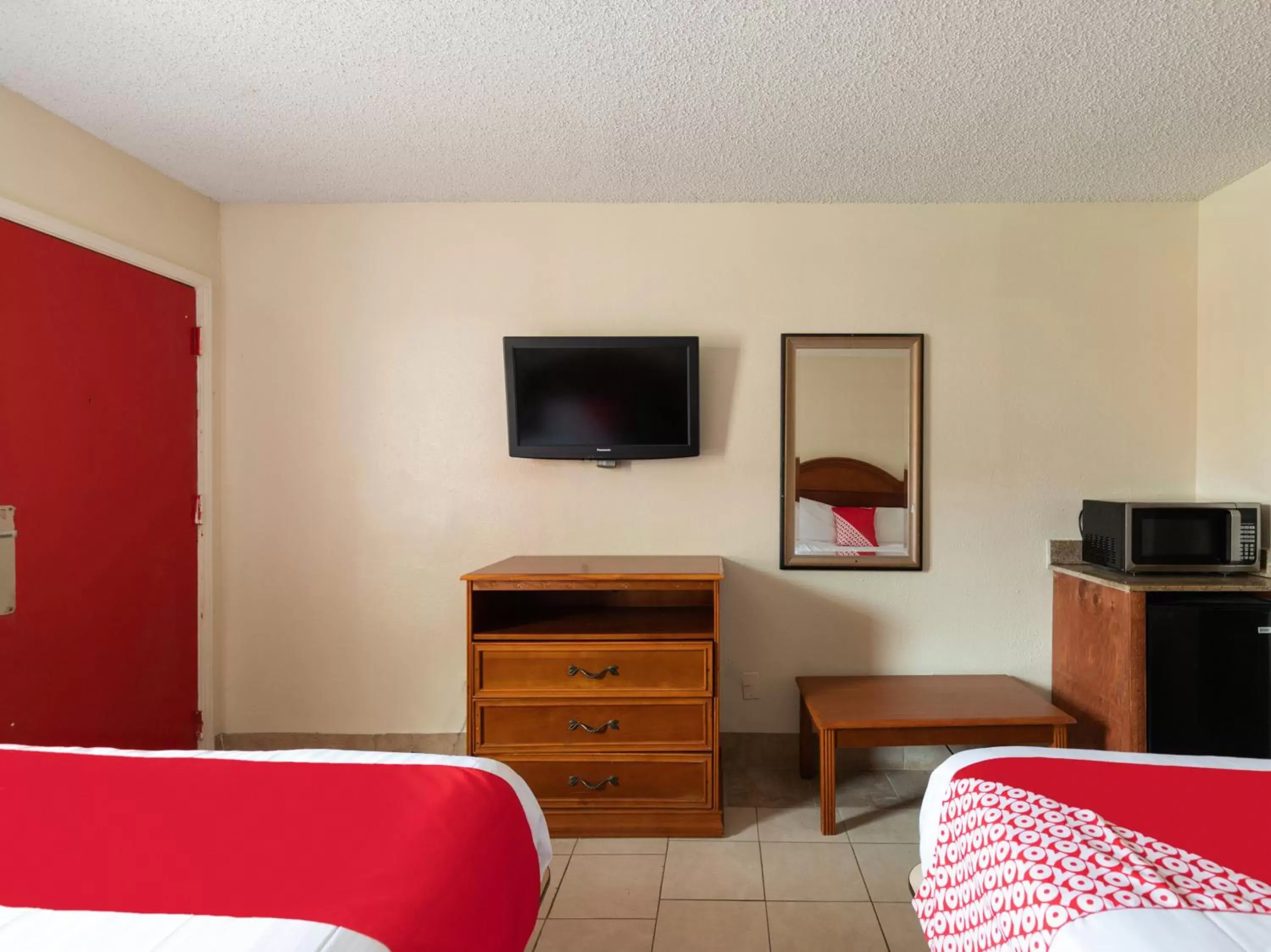 TV and multimedia, TV/Entertainment Center in OYO Hotel San Antonio Lackland near Seaworld