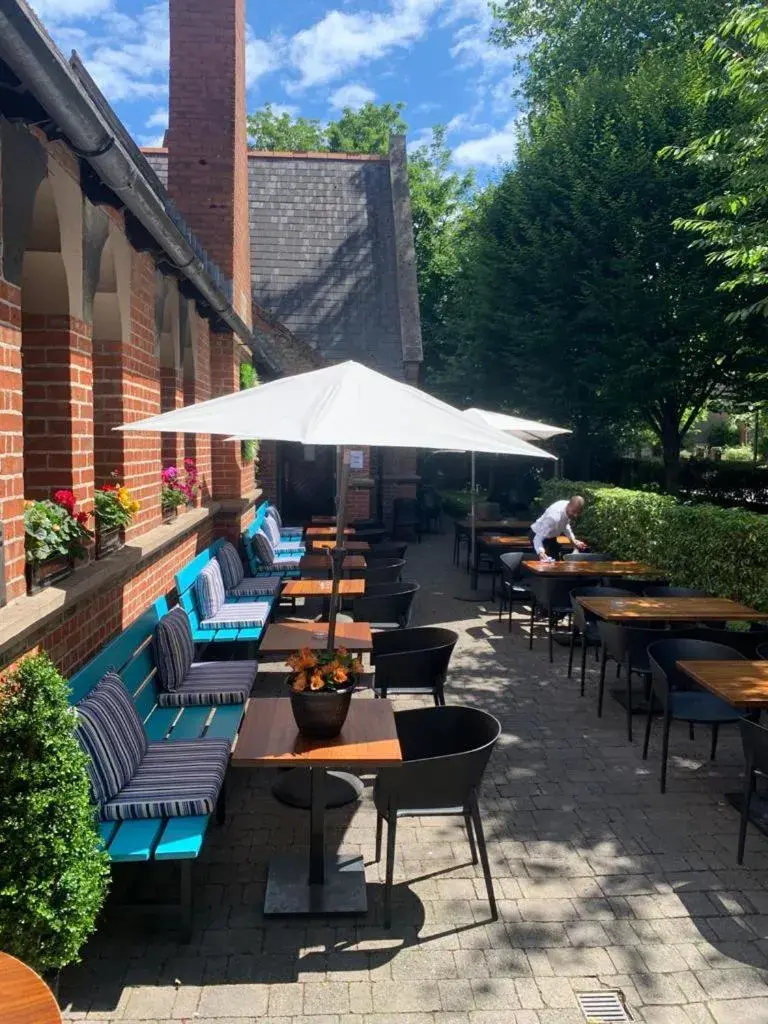 Patio, Restaurant/Places to Eat in Schoolhouse Hotel