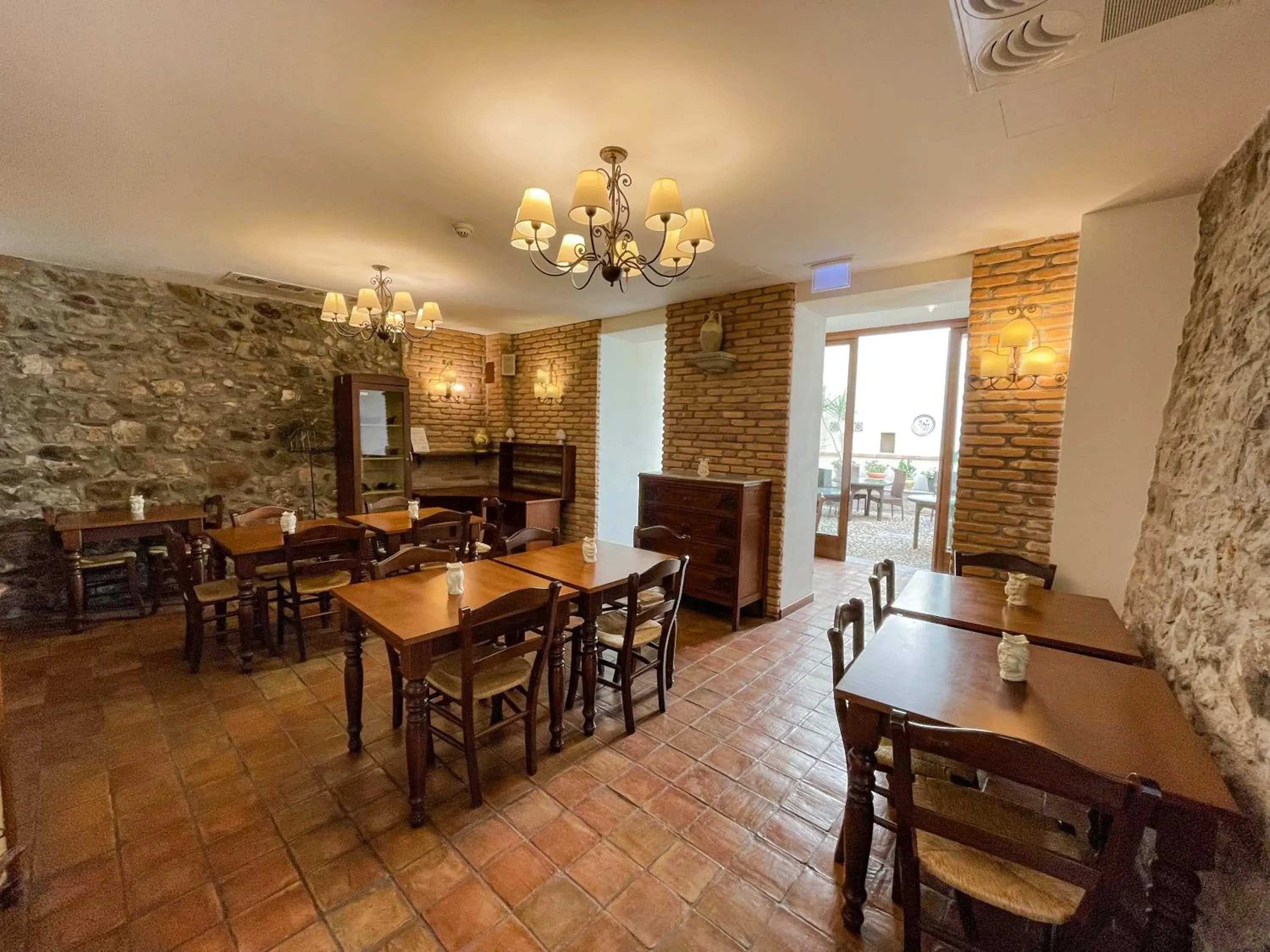 Restaurant/Places to Eat in Hotel La Plumeria