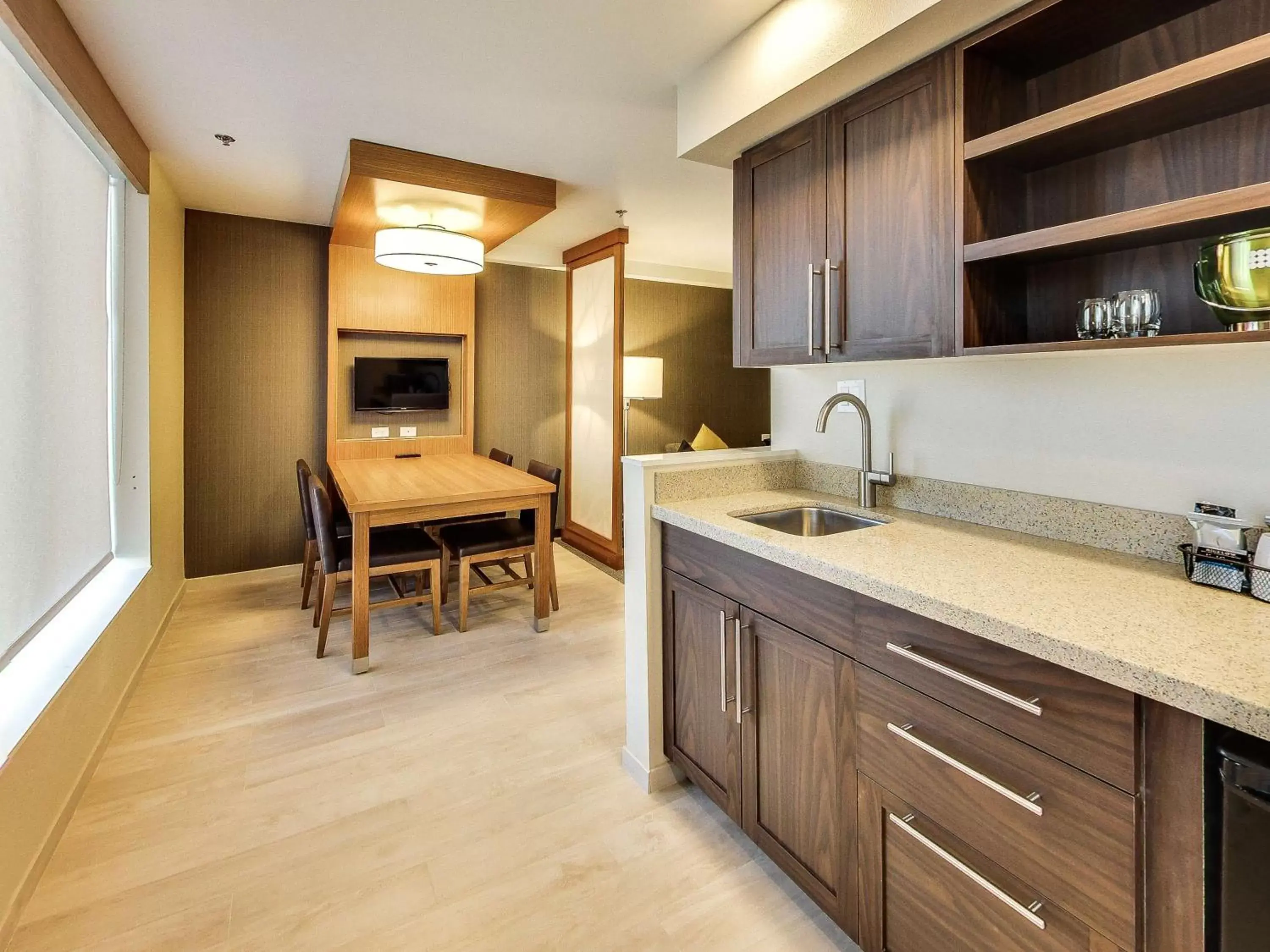 Photo of the whole room, Kitchen/Kitchenette in Hyatt Place Edmonton West