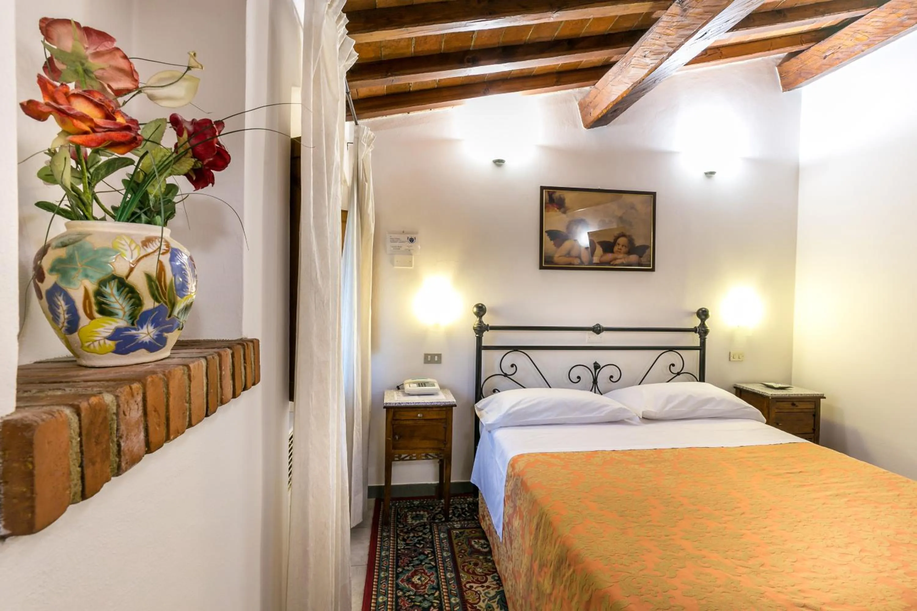 Photo of the whole room, Bed in Hotel Collodi Firenze