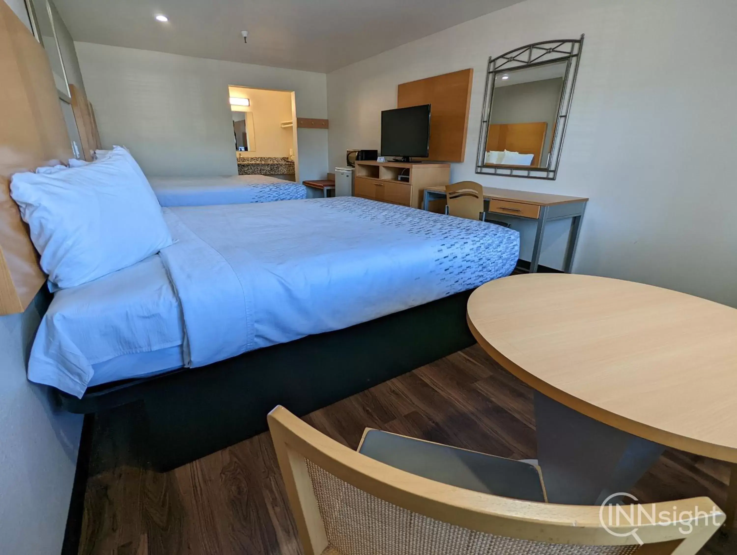 Photo of the whole room, Bed in Royal Inn Photo of the whole room, Bed in Royal Inn