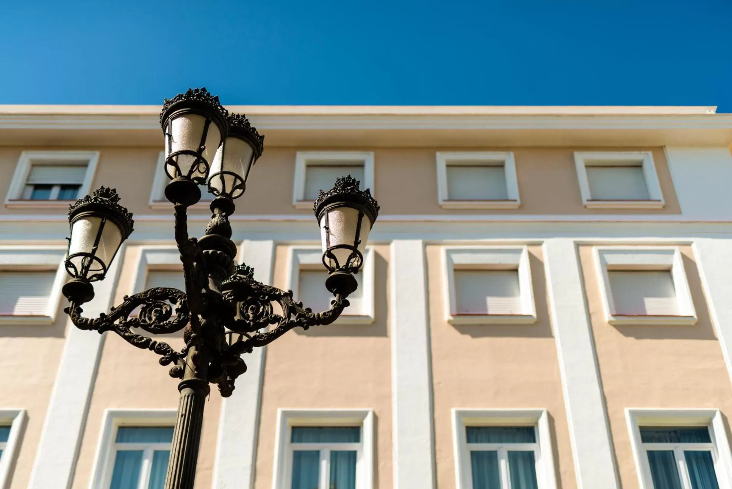 Facade/entrance, Property Building in Hotel de Francia y París