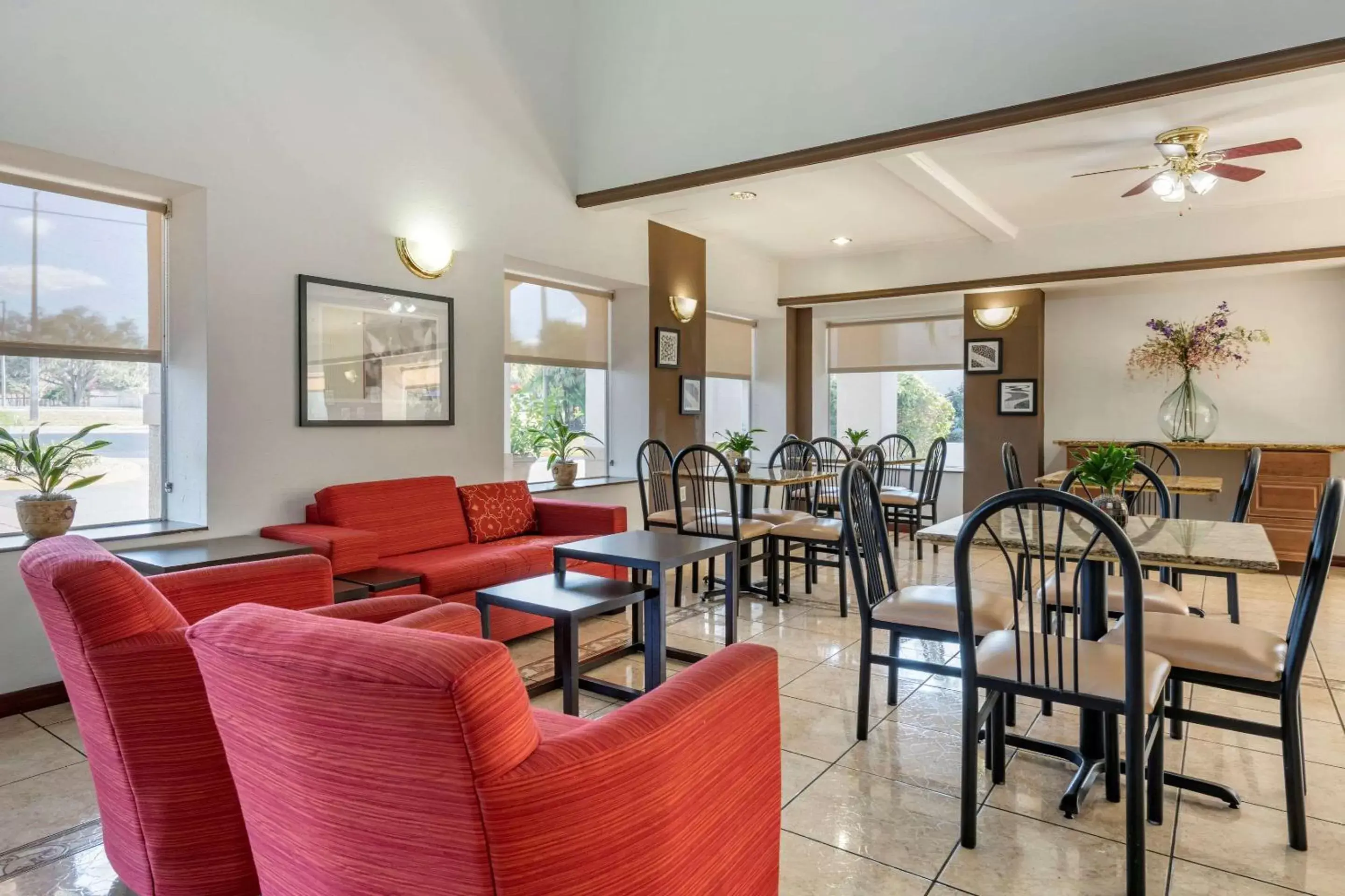Restaurant/places to eat in Quality Inn Zephyrhills-Dade City Restaurant/places to eat in Quality Inn Zephyrhills-Dade City