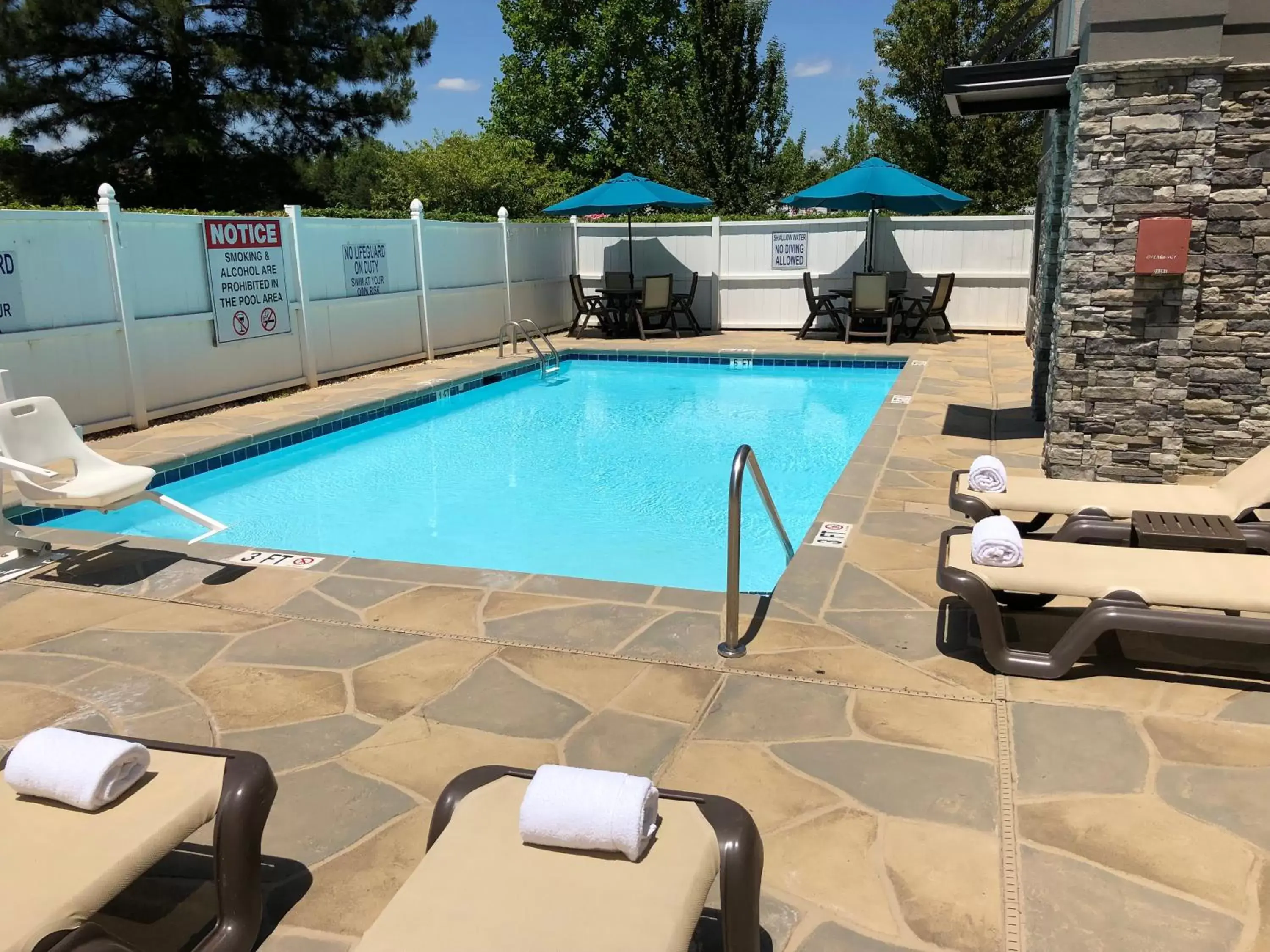 Swimming Pool in Best Western Plus Spartanburg