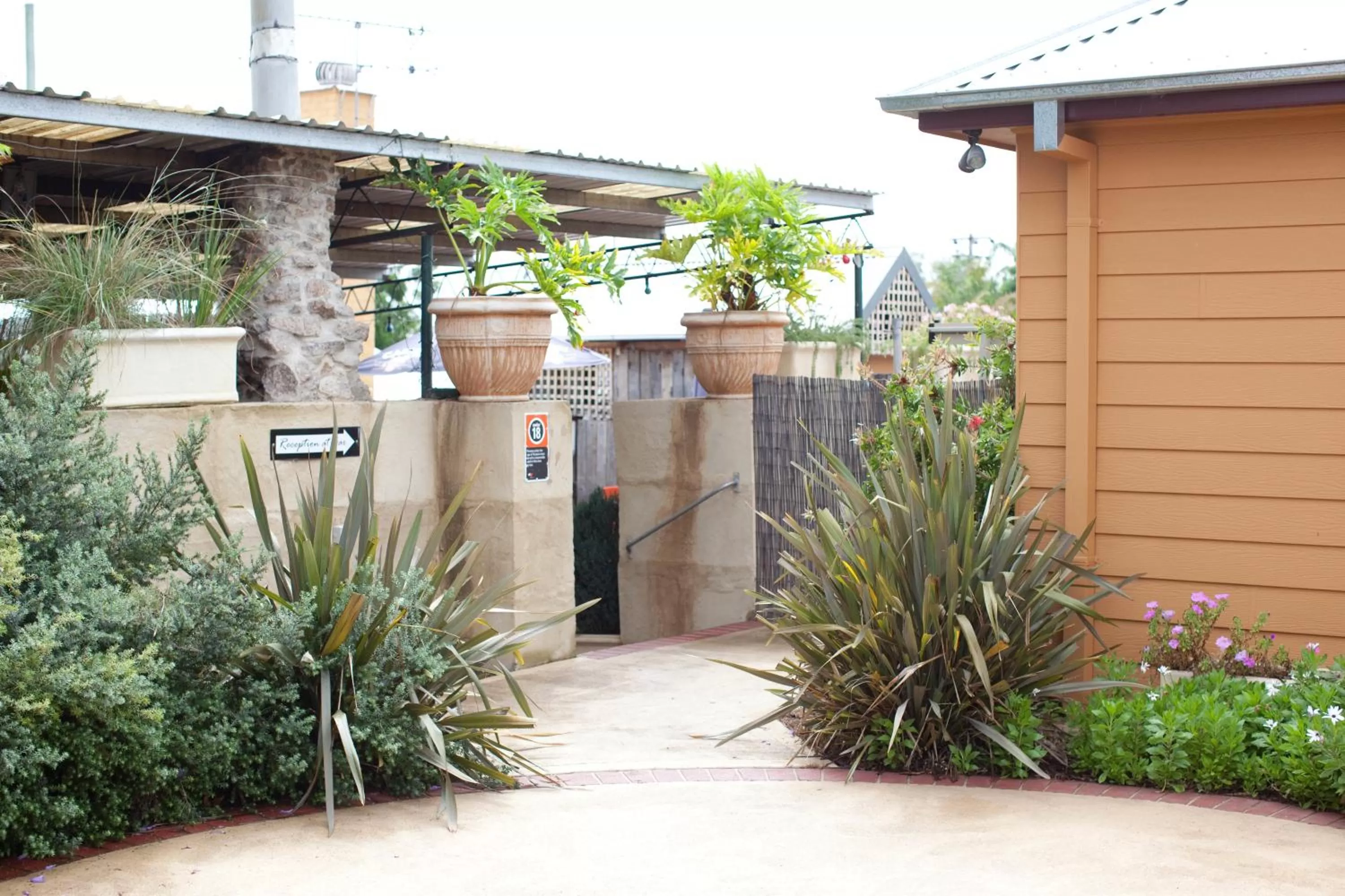 Facade/entrance in Prince Of Wales Hotel Gulgong