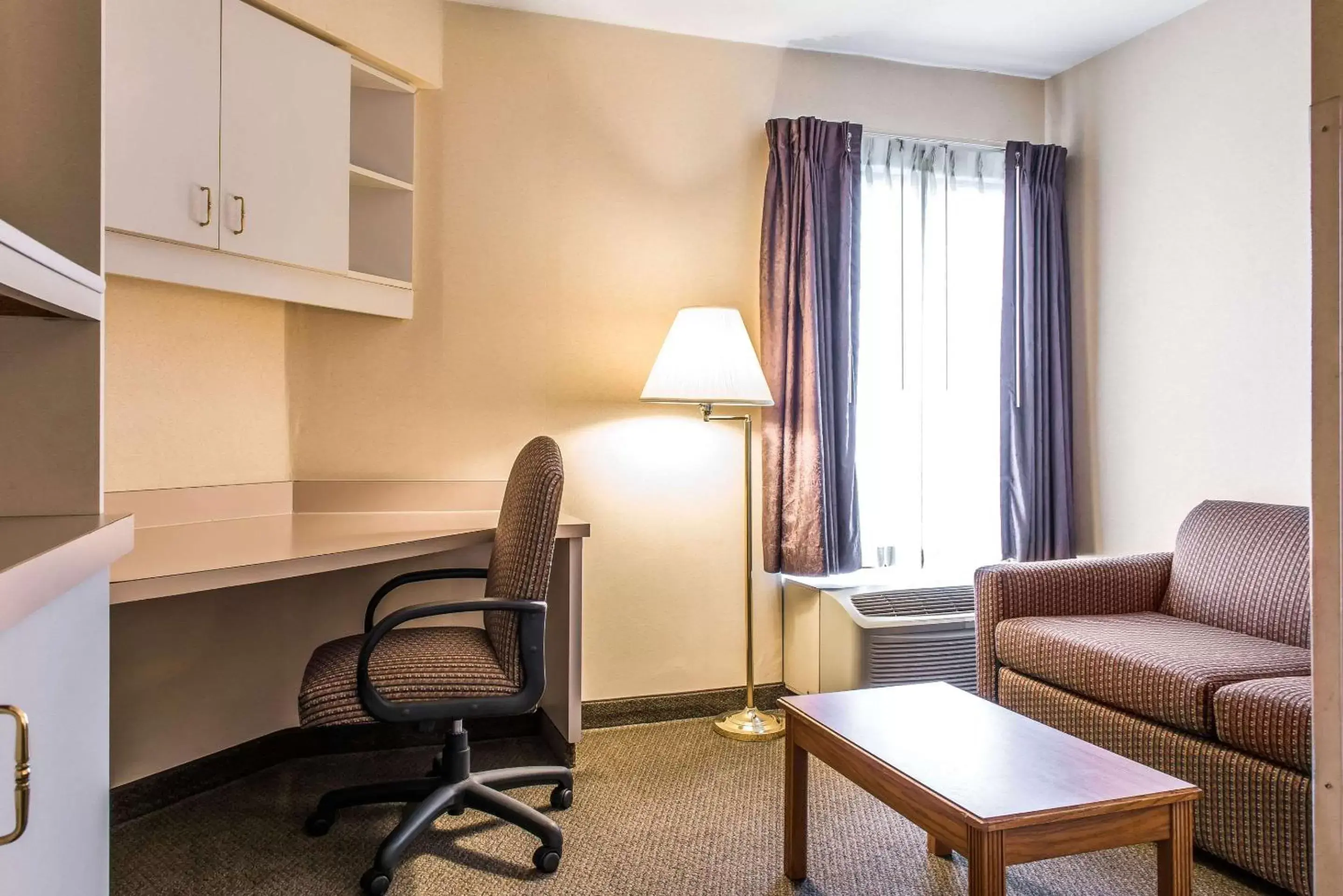 Photo of the whole room, Seating Area in Comfort Inn Ebensburg
