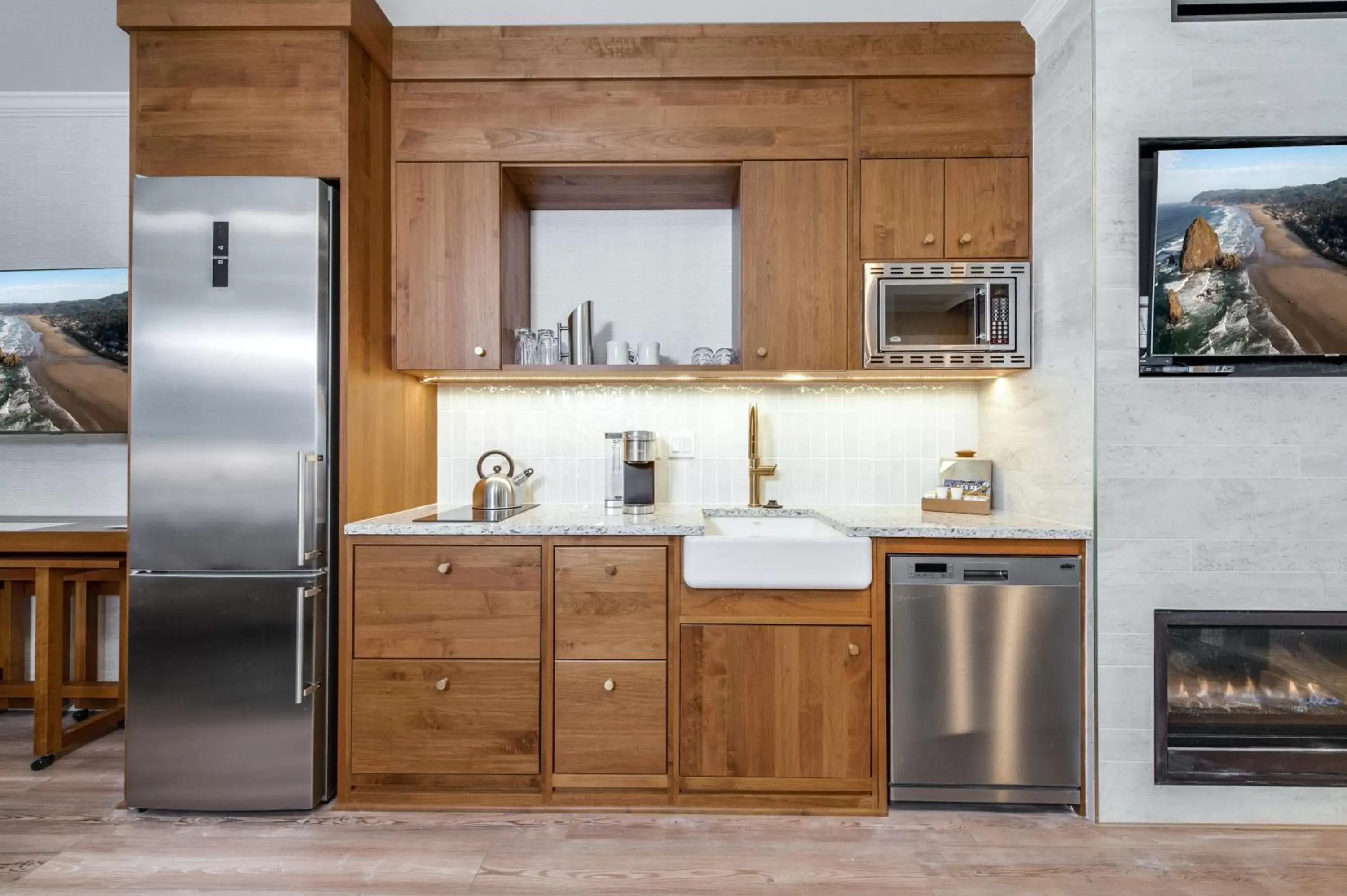 Kitchen/Kitchenette in Hallmark Resort in Cannon Beach