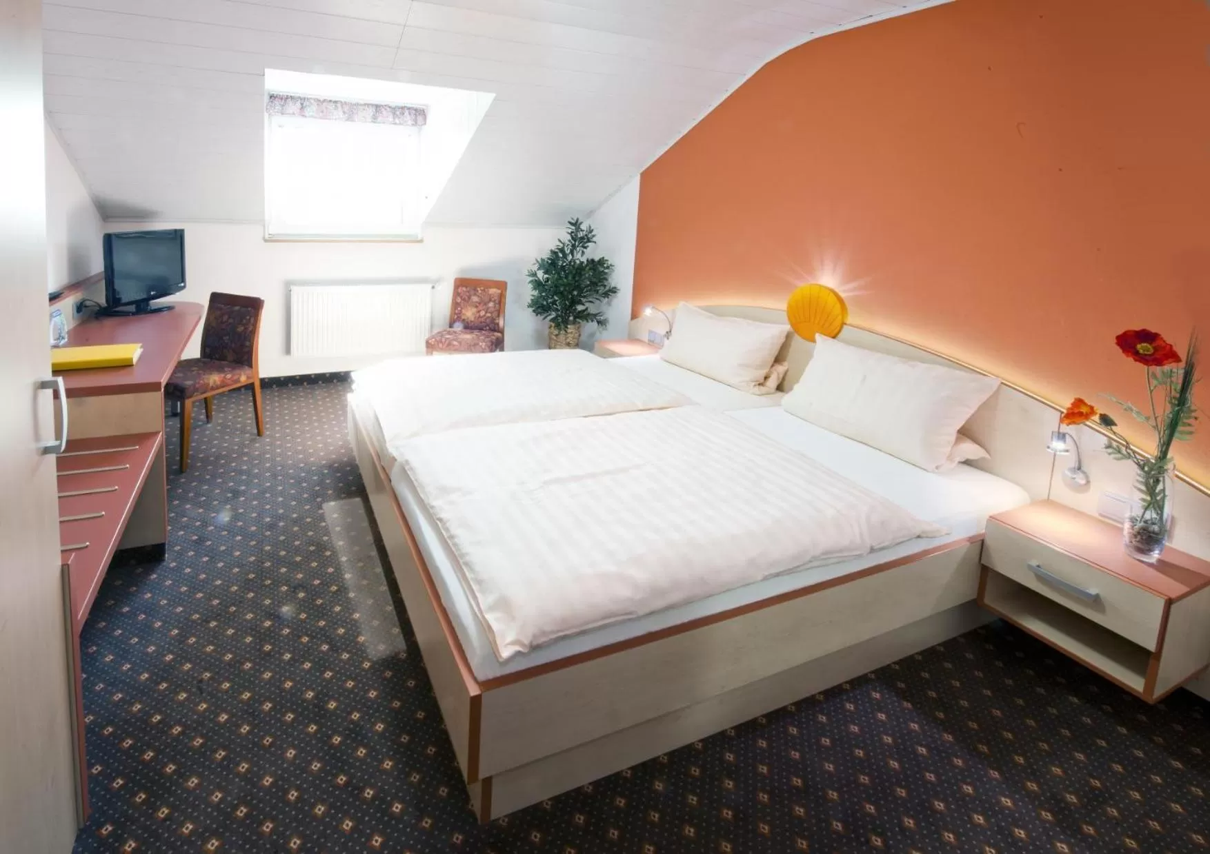 Photo of the whole room, Bed in Hotel Sonnental