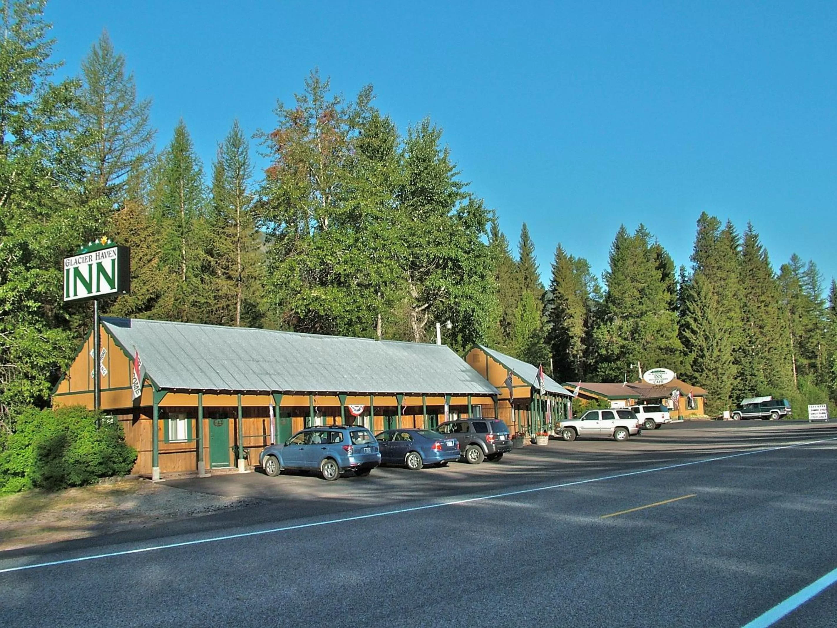Facade/entrance, Property Building in Glacier Haven Inn