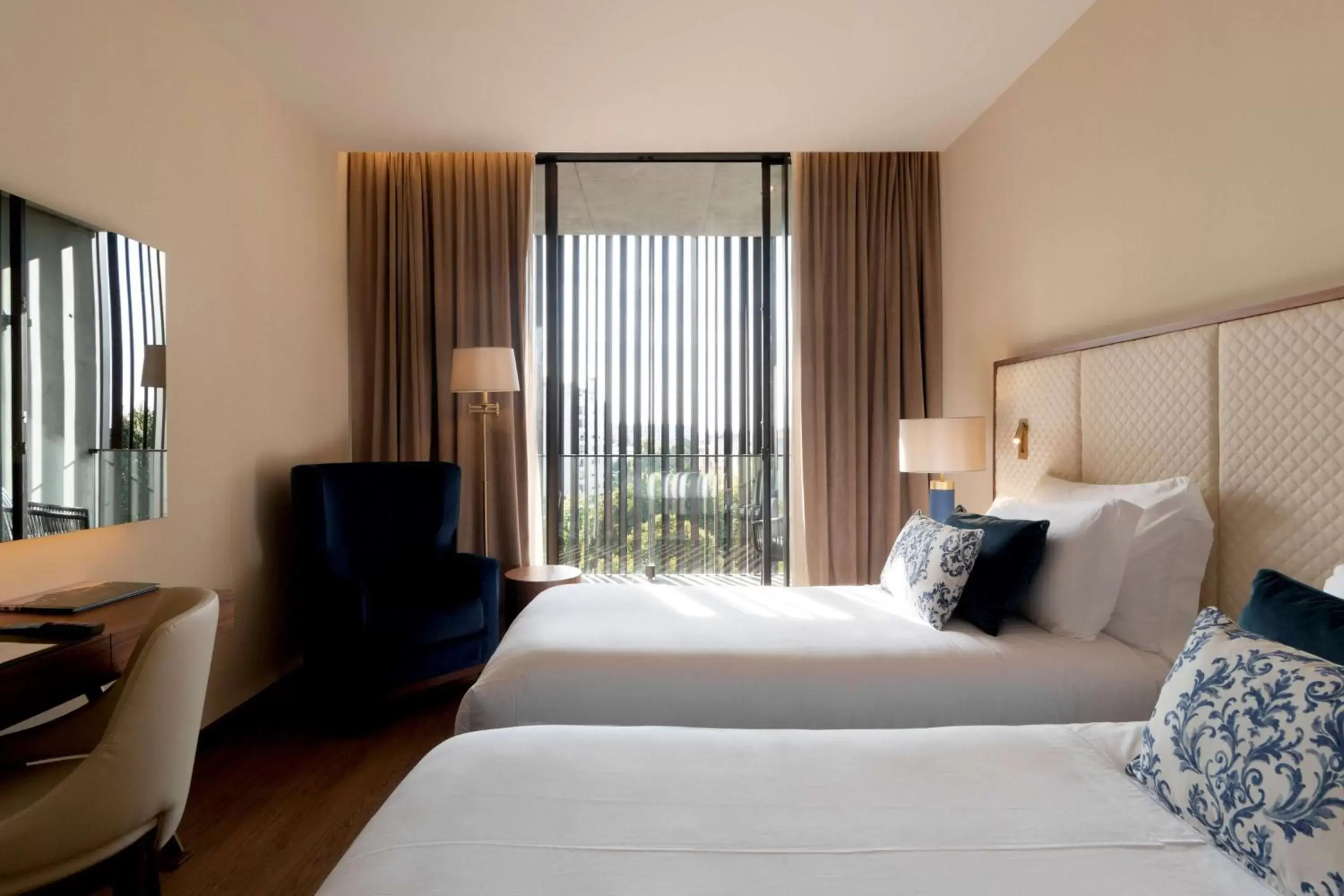 Bedroom, Bed in Boeira Garden Hotel Porto Gaia, Curio Collection by Hilton