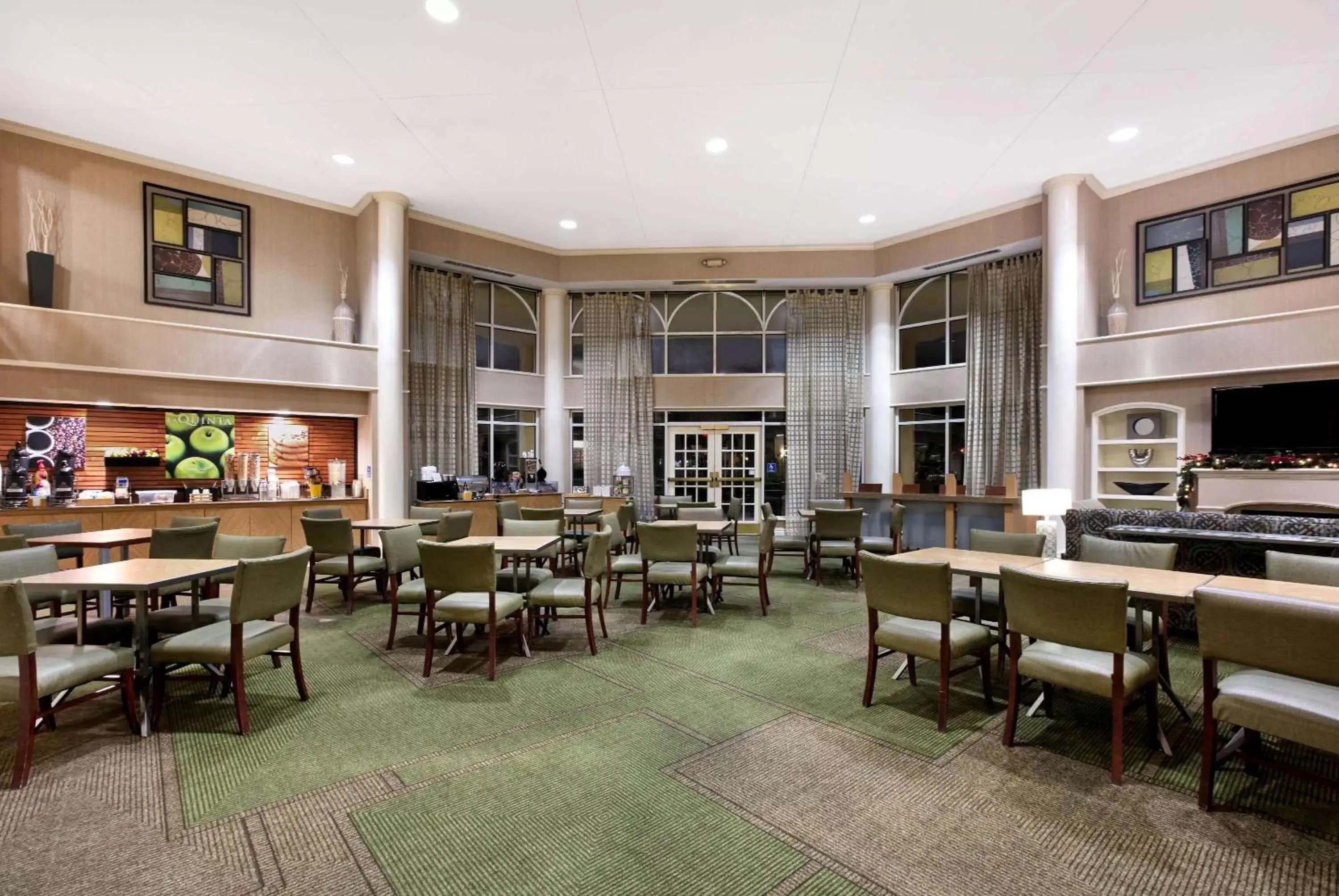 Lobby or reception, Restaurant/Places to Eat in La Quinta by Wyndham Dallas DFW Airport North