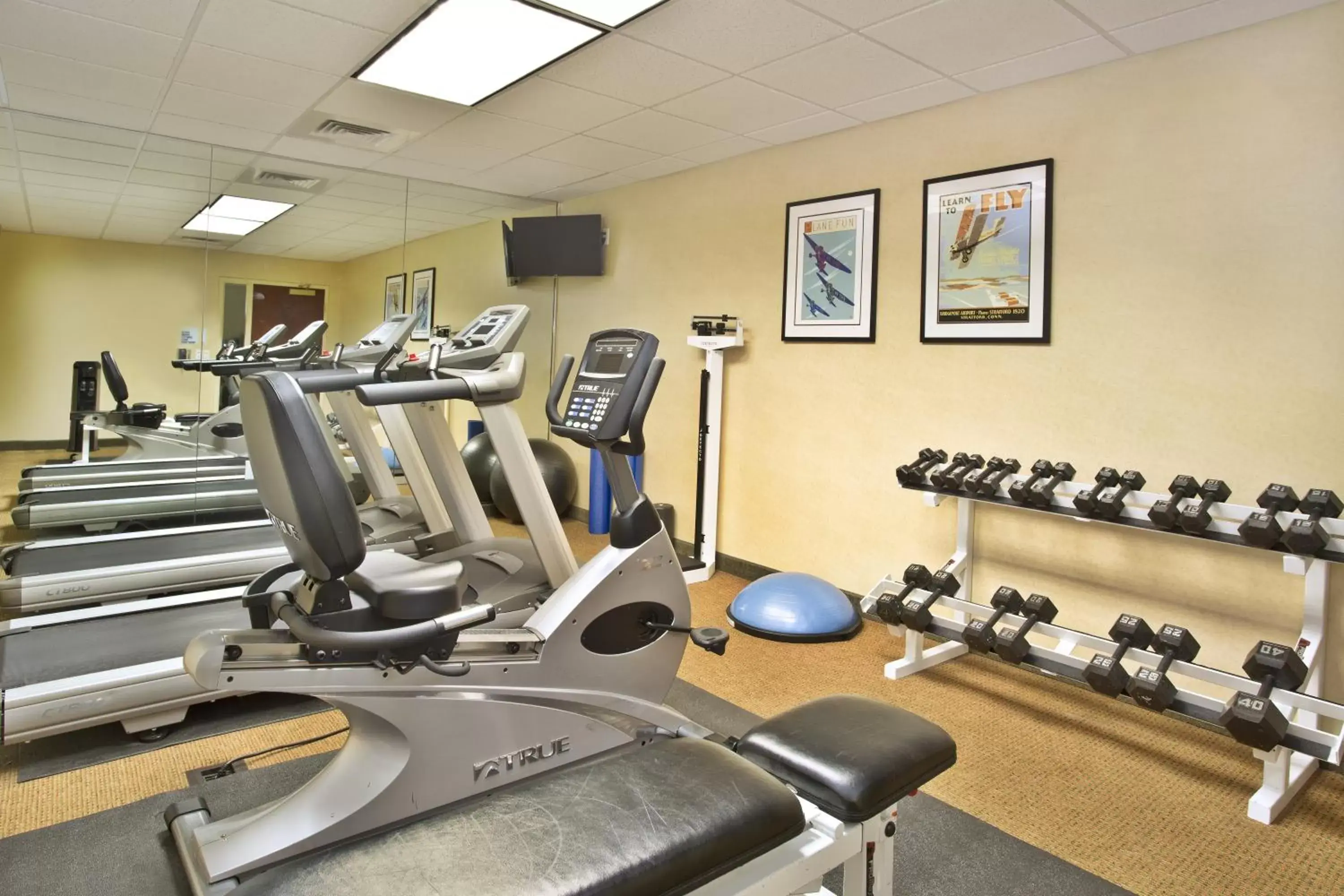 Fitness centre/facilities in Holiday Inn Express & Suites Bradley Airport, an IHG Hotel