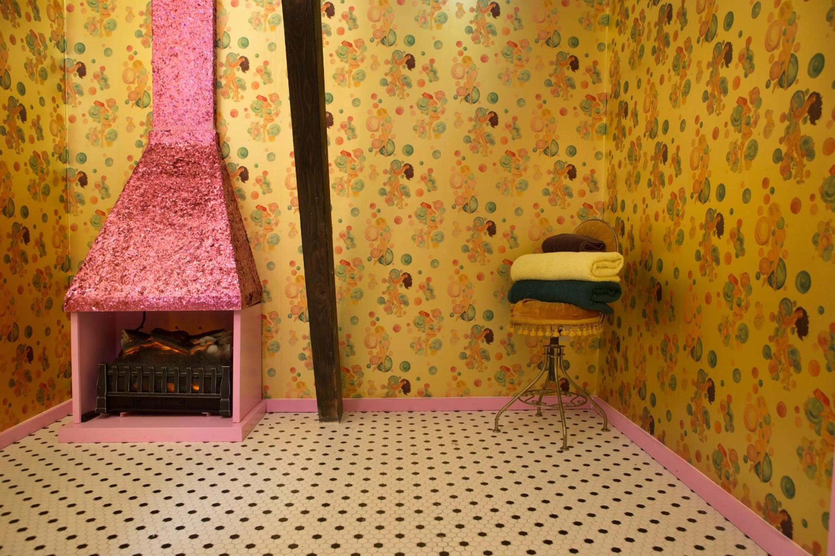 Bed in Hicksville Pines Chalets & Motel